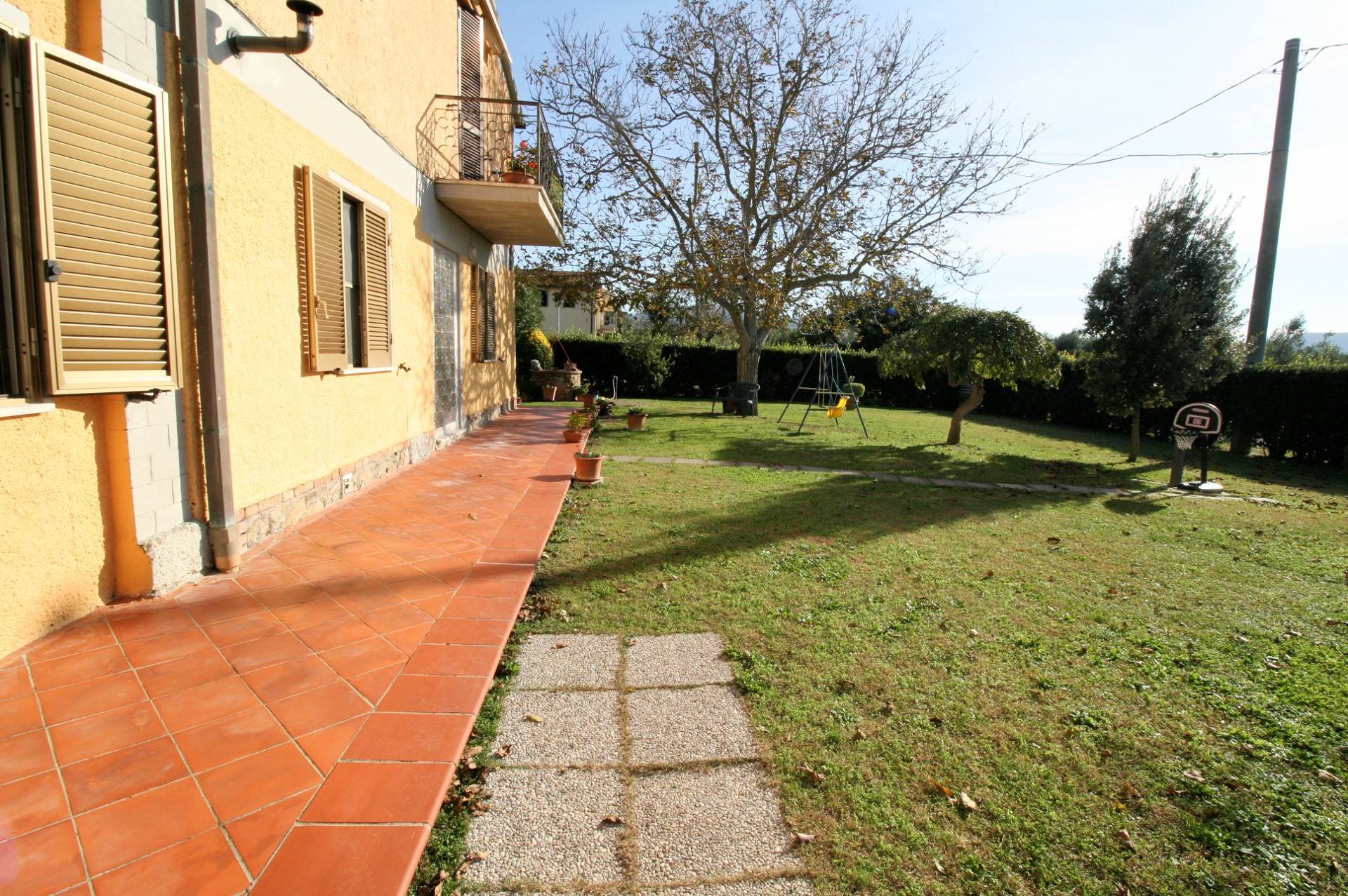 Porzione di podere ex Ente Maremma posta al piano terra con ampio terreno in vendita a Roccastrada