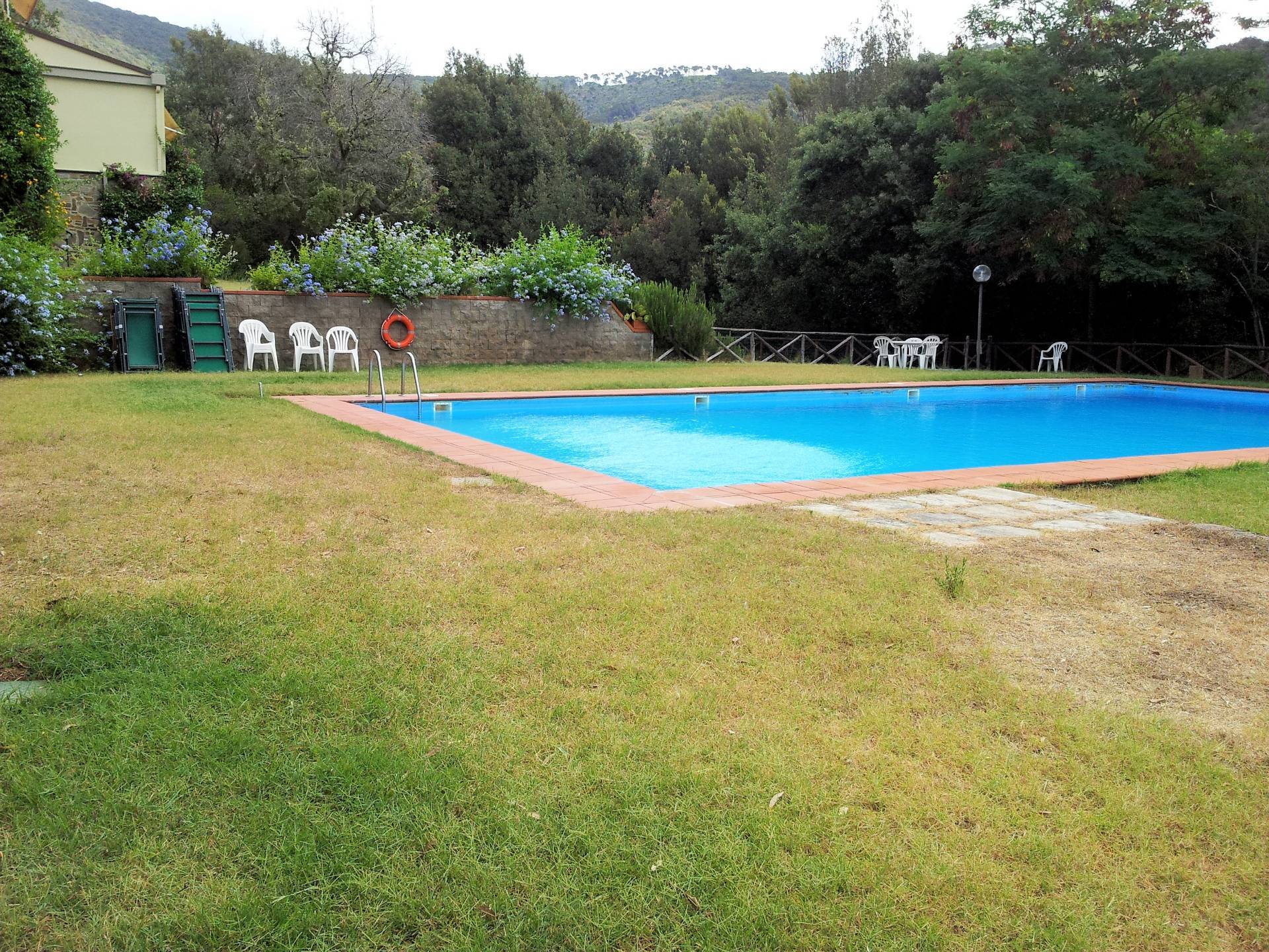 Villetta indipendente con piscina condominiale in vendita a Castiglione della Pescaia, Punta Ala