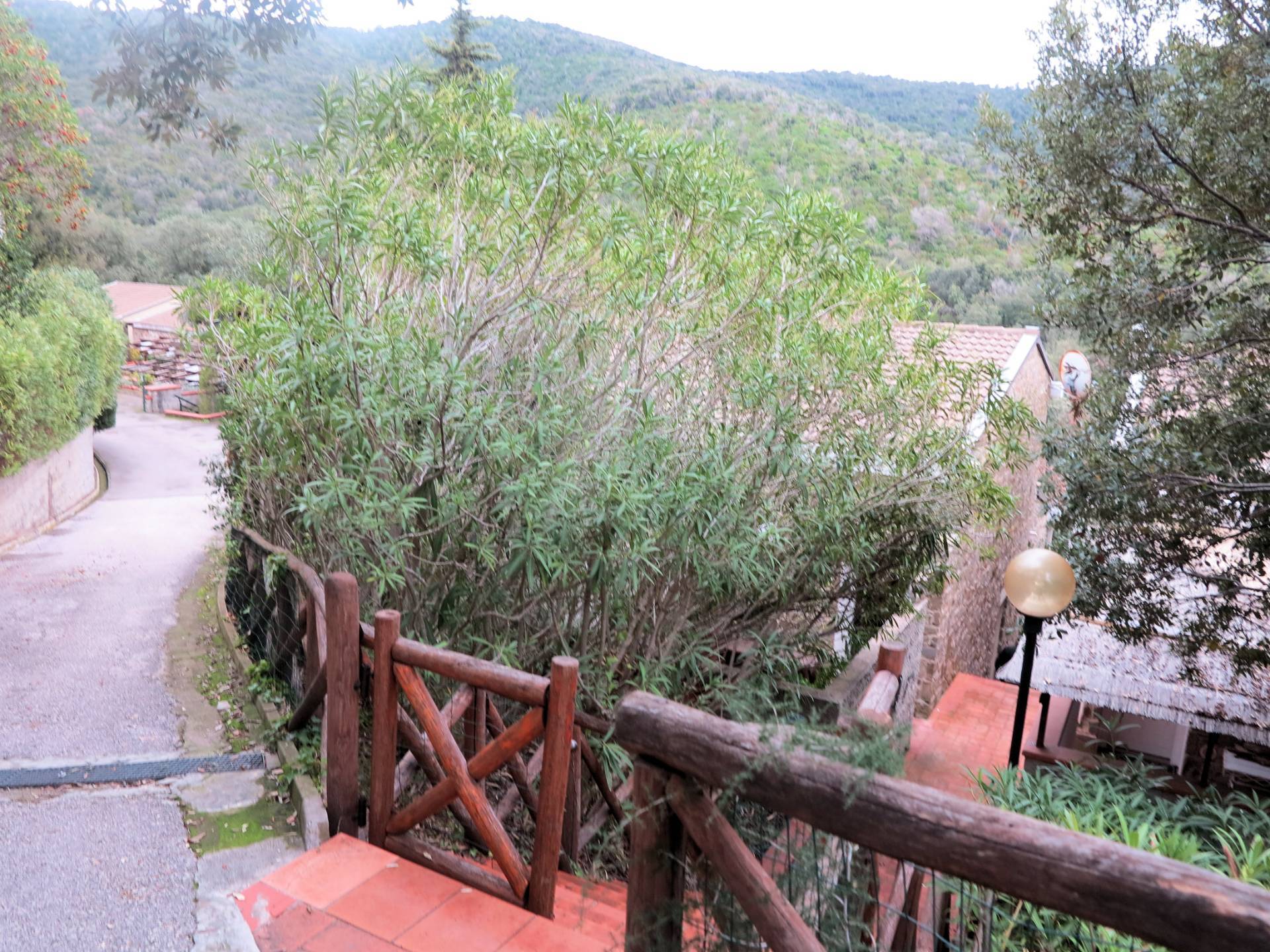 Villetta indipendente con piscina condominiale in vendita a Castiglione della Pescaia, Punta Ala