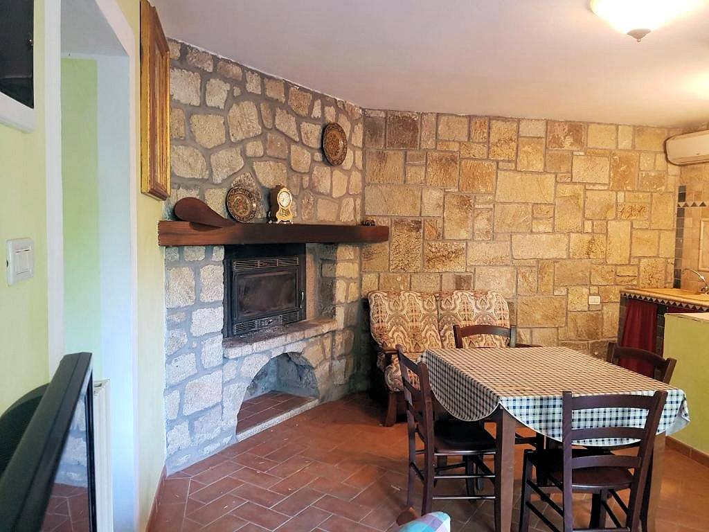 Casale in stile Toscano con terreno e vista panoramica in vendita a Roccastrada