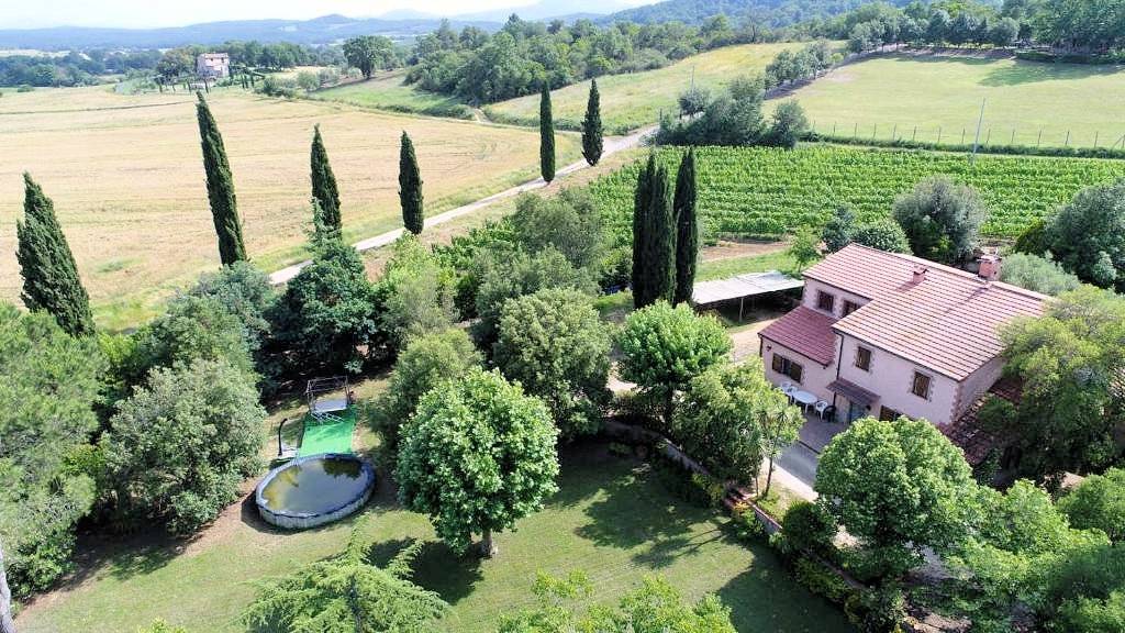 Casale in stile Toscano con terreno e vista panoramica in vendita a Roccastrada