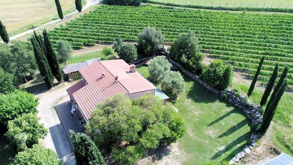 Casale in stile Toscano con terreno e vista panoramica in vendita a Roccastrada