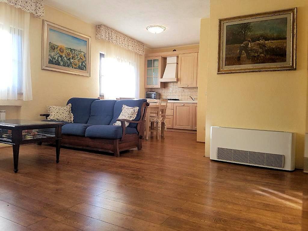 Casale in stile Toscano con terreno e vista panoramica in vendita a Roccastrada