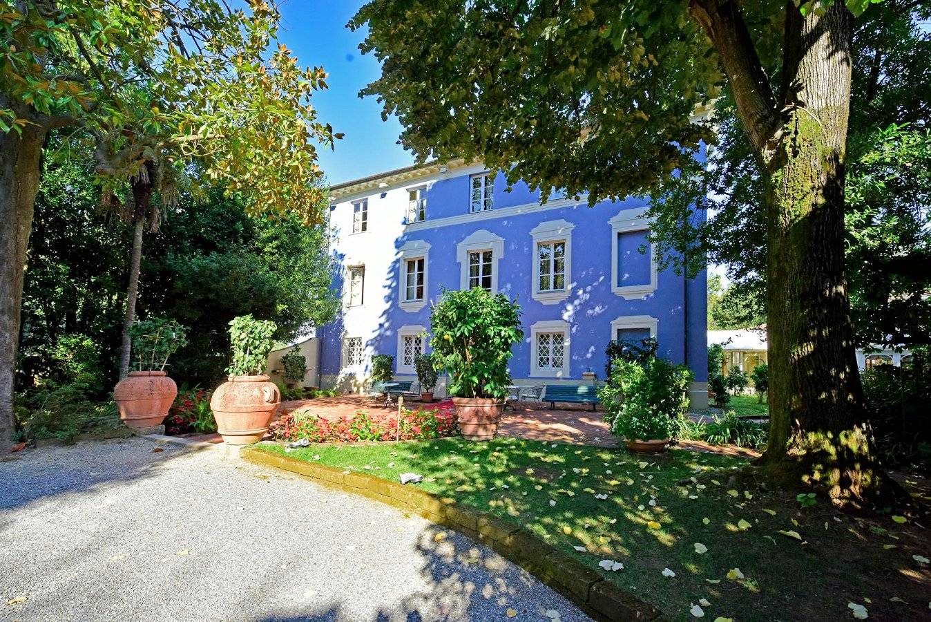 Bellissima struttura turistico ricettiva con ristorante parco e piscina in vendita a Lucca