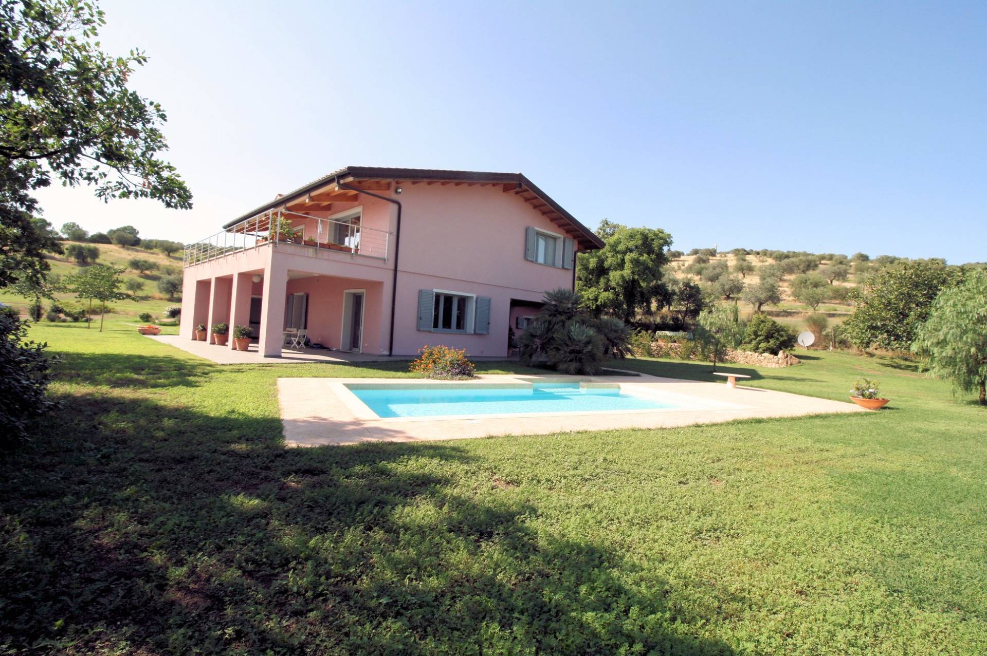 Podere con ampio terreno e piscina in vendita a Massa Marittima, Valpiana