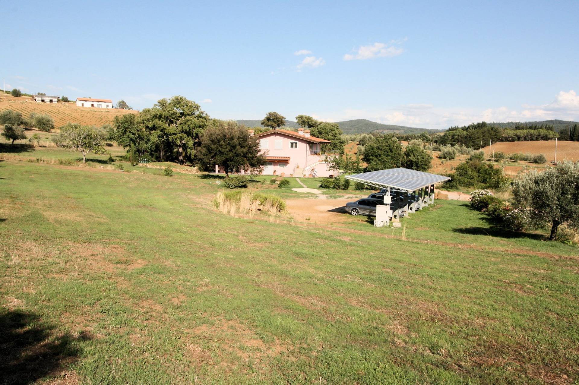 Podere con ampio terreno e piscina in vendita a Massa Marittima, Valpiana