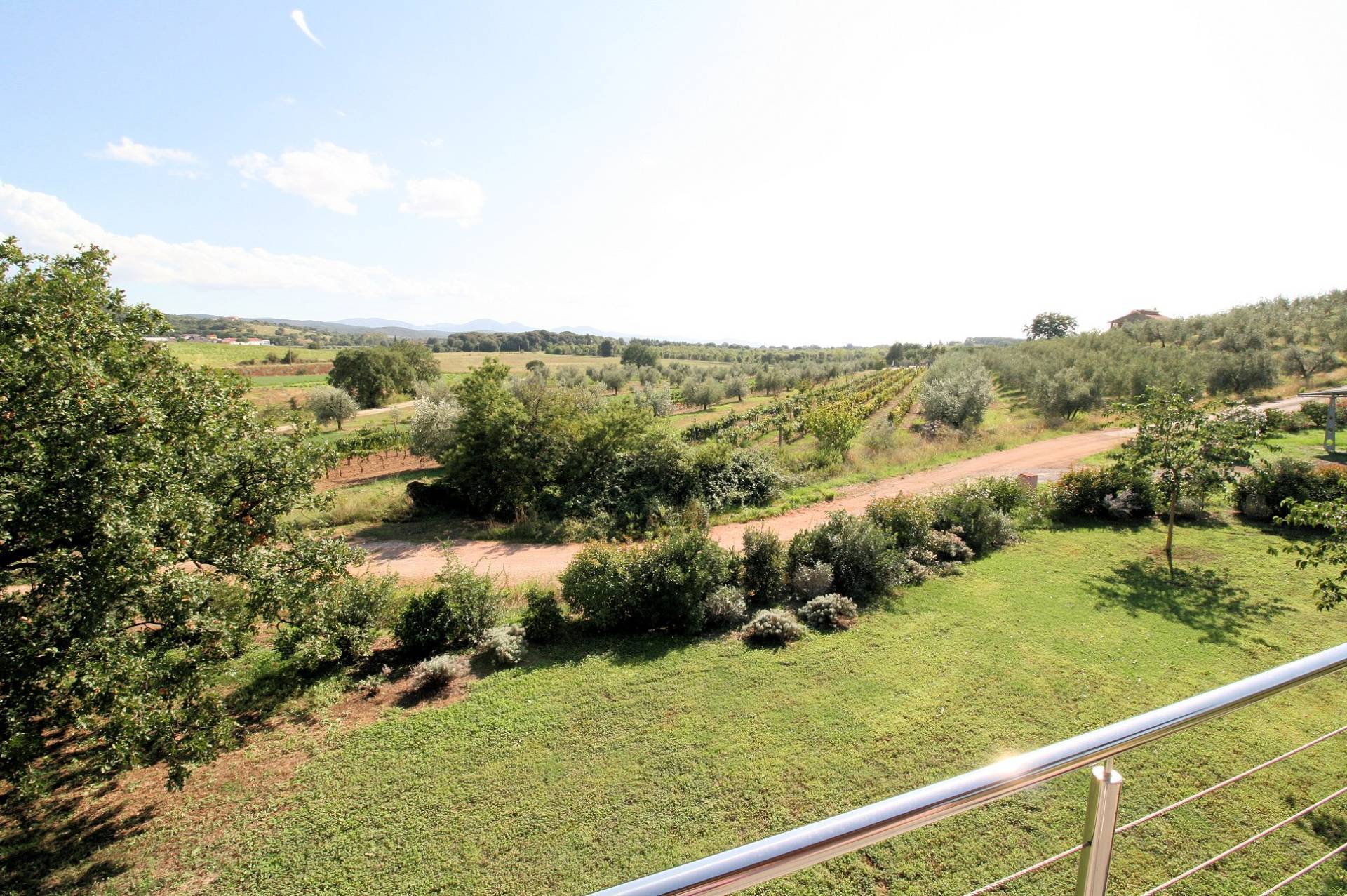 Podere con ampio terreno e piscina in vendita a Massa Marittima, Valpiana
