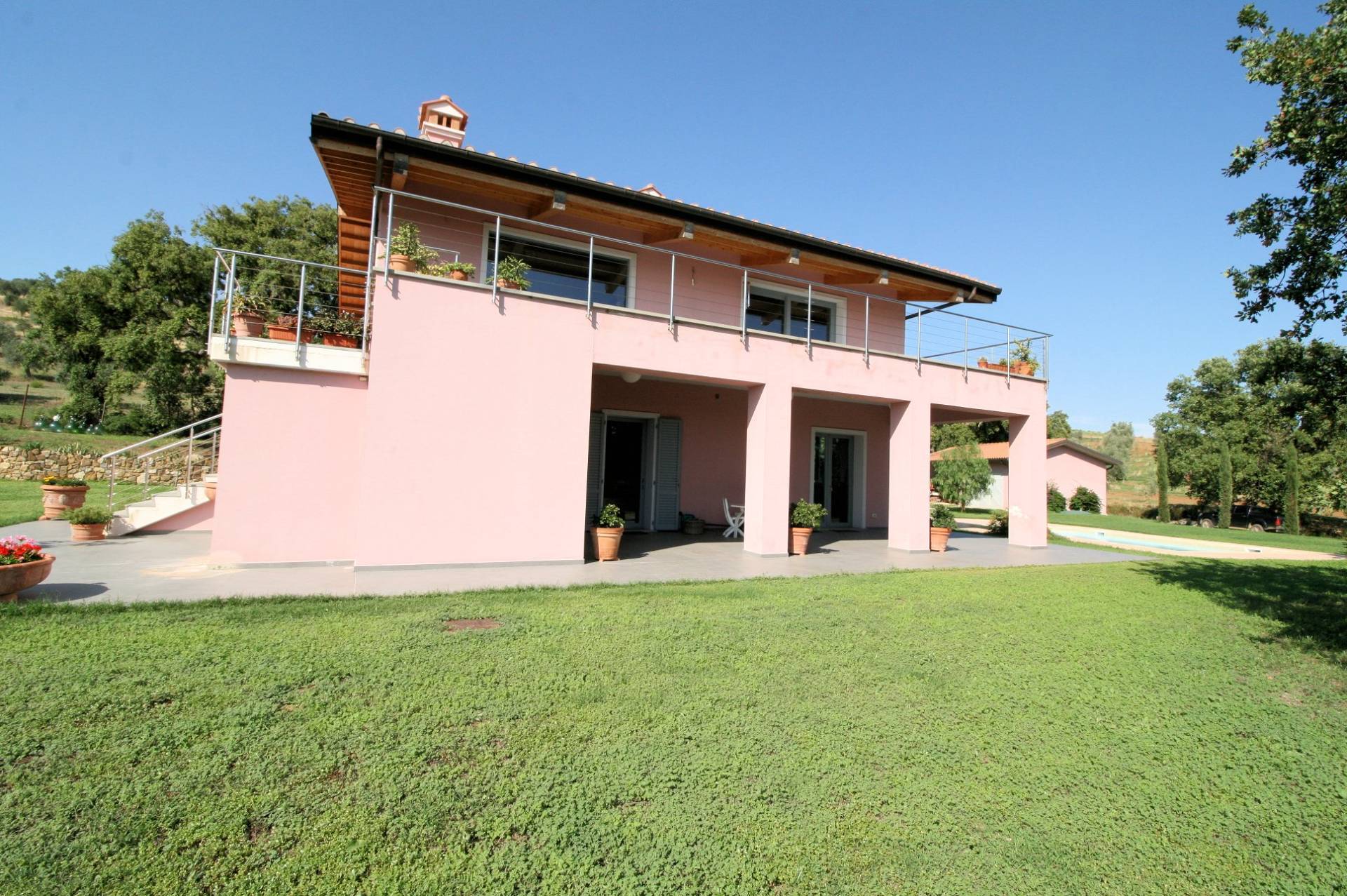 Podere con ampio terreno e piscina in vendita a Massa Marittima, Valpiana