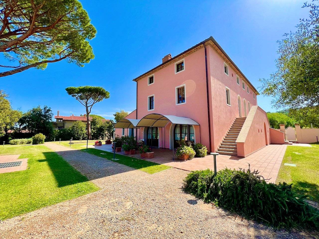 Prestigioso complesso immobiliare vicino al mare in vendita a Castagneto Carducci