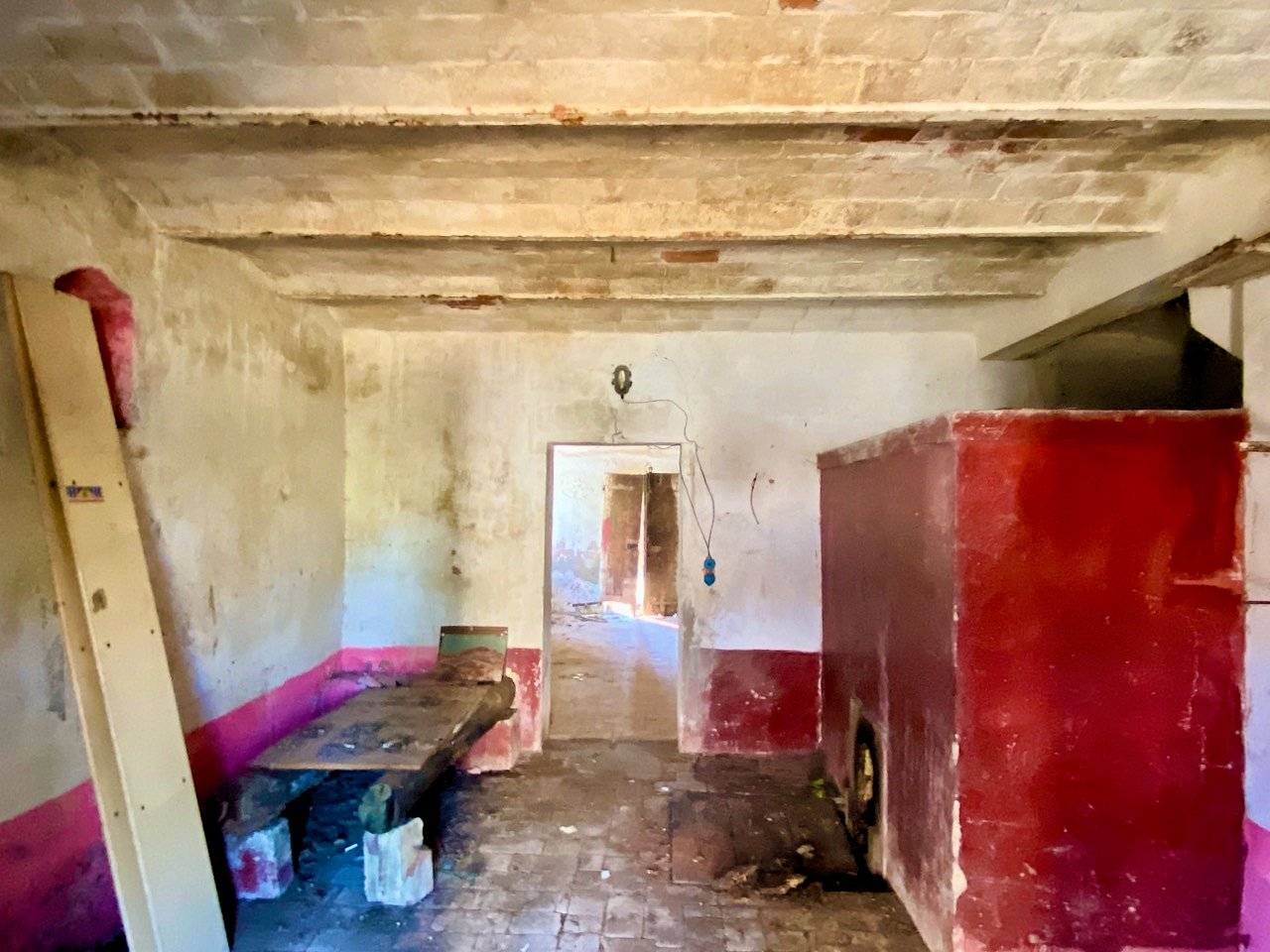 Rustico con annesso agricolo da ristrutturare in vendita a Castagneto Carducci