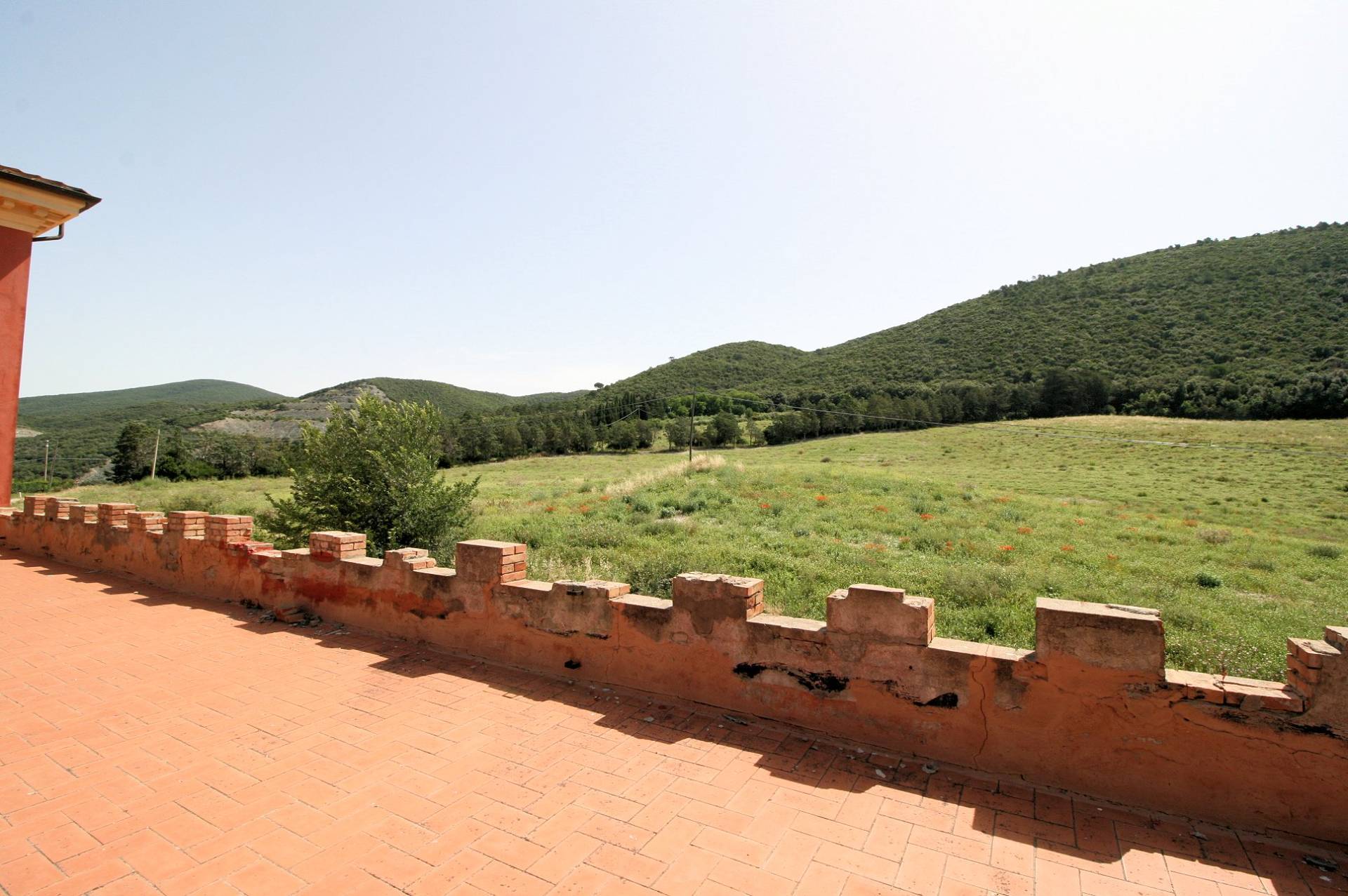 Complesso immobiliare di ampia superficie da ristrutturare in vendita a Santa Luce