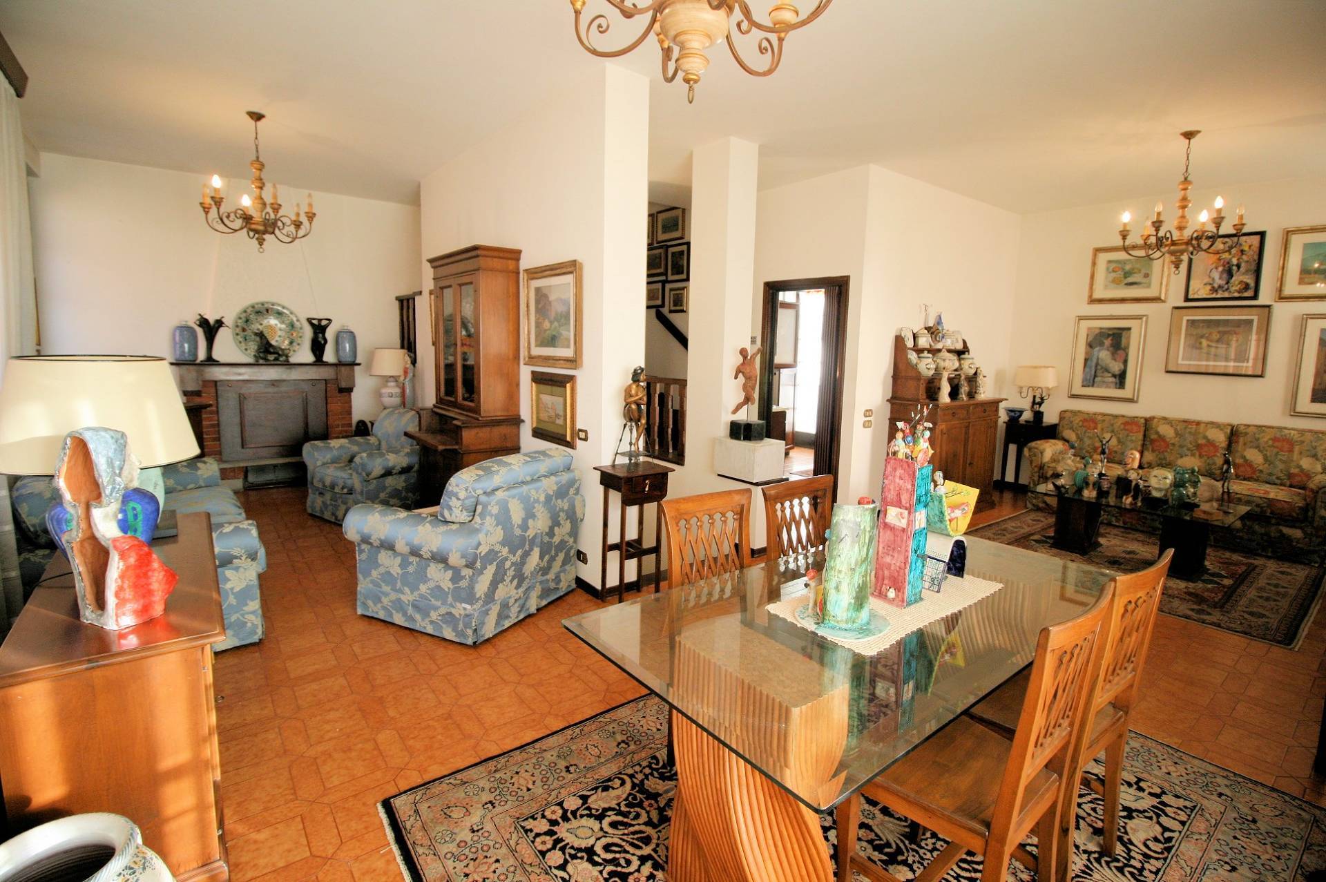 Villa di ampia superficie in zona residenziale in vendita a Montecatini-Terme