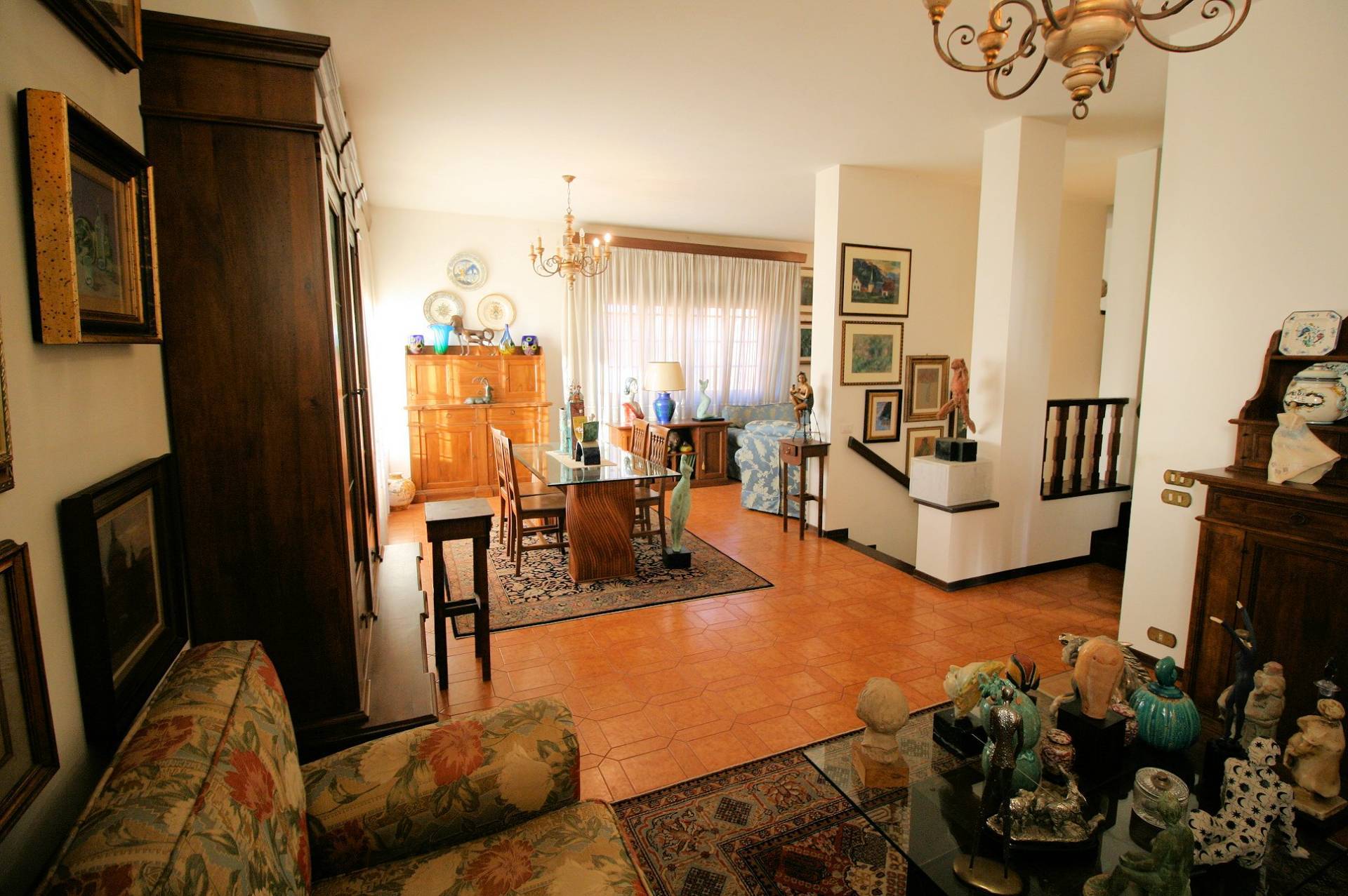 Villa di ampia superficie in zona residenziale in vendita a Montecatini-Terme