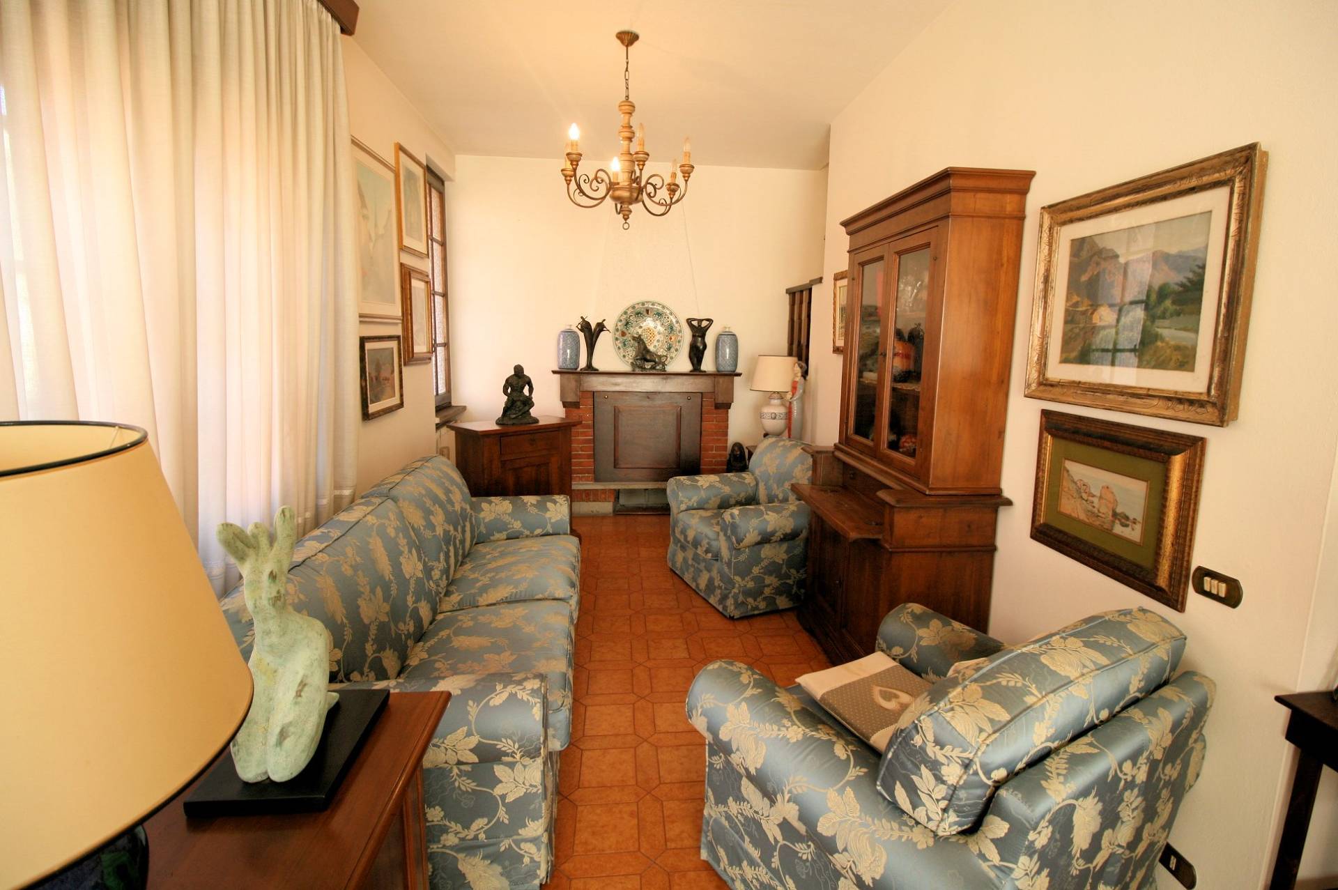 Villa di ampia superficie in zona residenziale in vendita a Montecatini-Terme