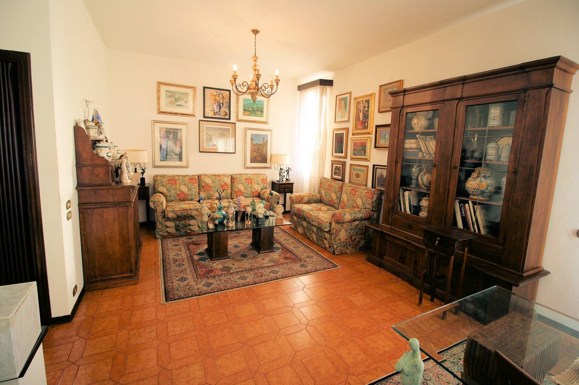 Villa di ampia superficie in zona residenziale in vendita a Montecatini-Terme