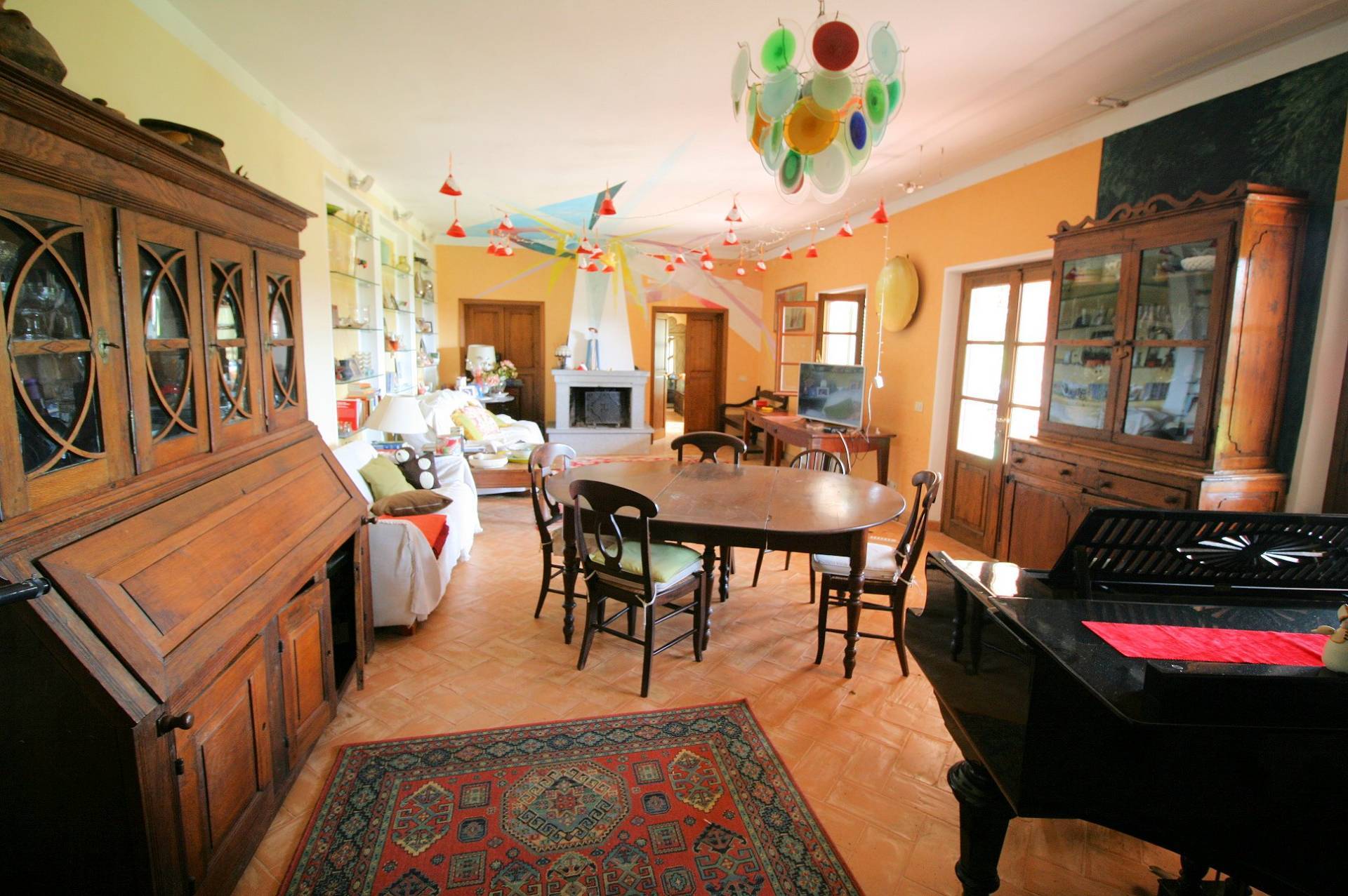 Villa di ampia superficie con giardino e suggestiva vista panoramica in vendita a Roccastrada, Sticc