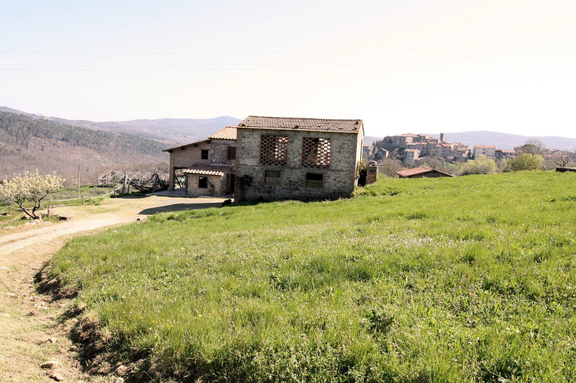 Complesso immobiliare in stile rustico Toscano in posizione panoramica in vendita a Roccastrada, Tor