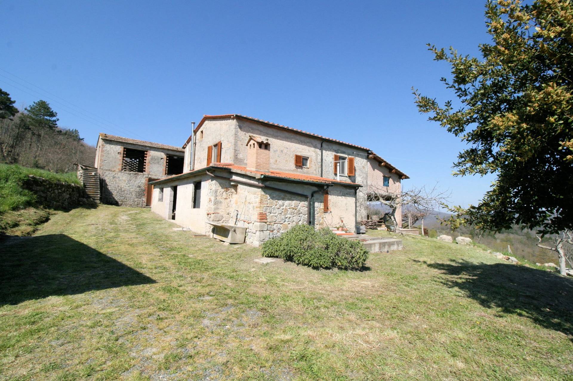 Complesso immobiliare in stile rustico Toscano in posizione panoramica in vendita a Roccastrada, Tor