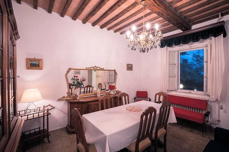 Bella villetta libera su quattro lati con giardino in posizione centrale in vendita a Roccastrada, S