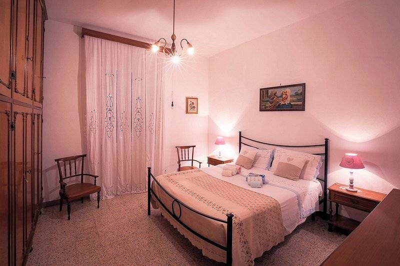 Bella villetta libera su quattro lati con giardino in posizione centrale in vendita a Roccastrada, S