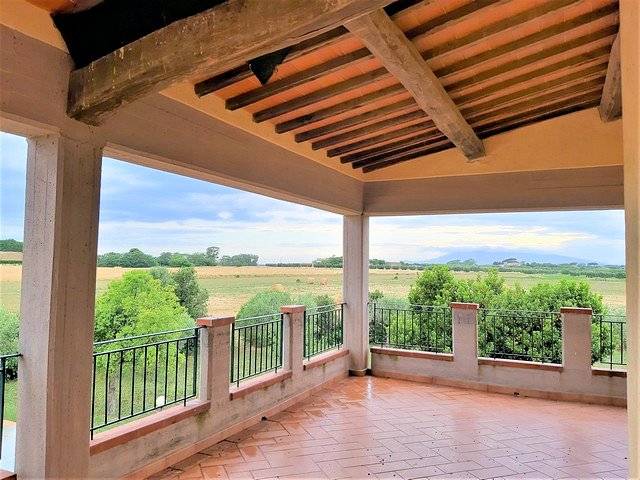 Complesso immobiliare di ampia superficie con terreni in vendita a Capalbio, Capalbio Scalo