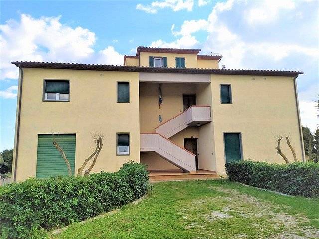 Complesso immobiliare di ampia superficie con terreni in vendita a Capalbio, Capalbio Scalo