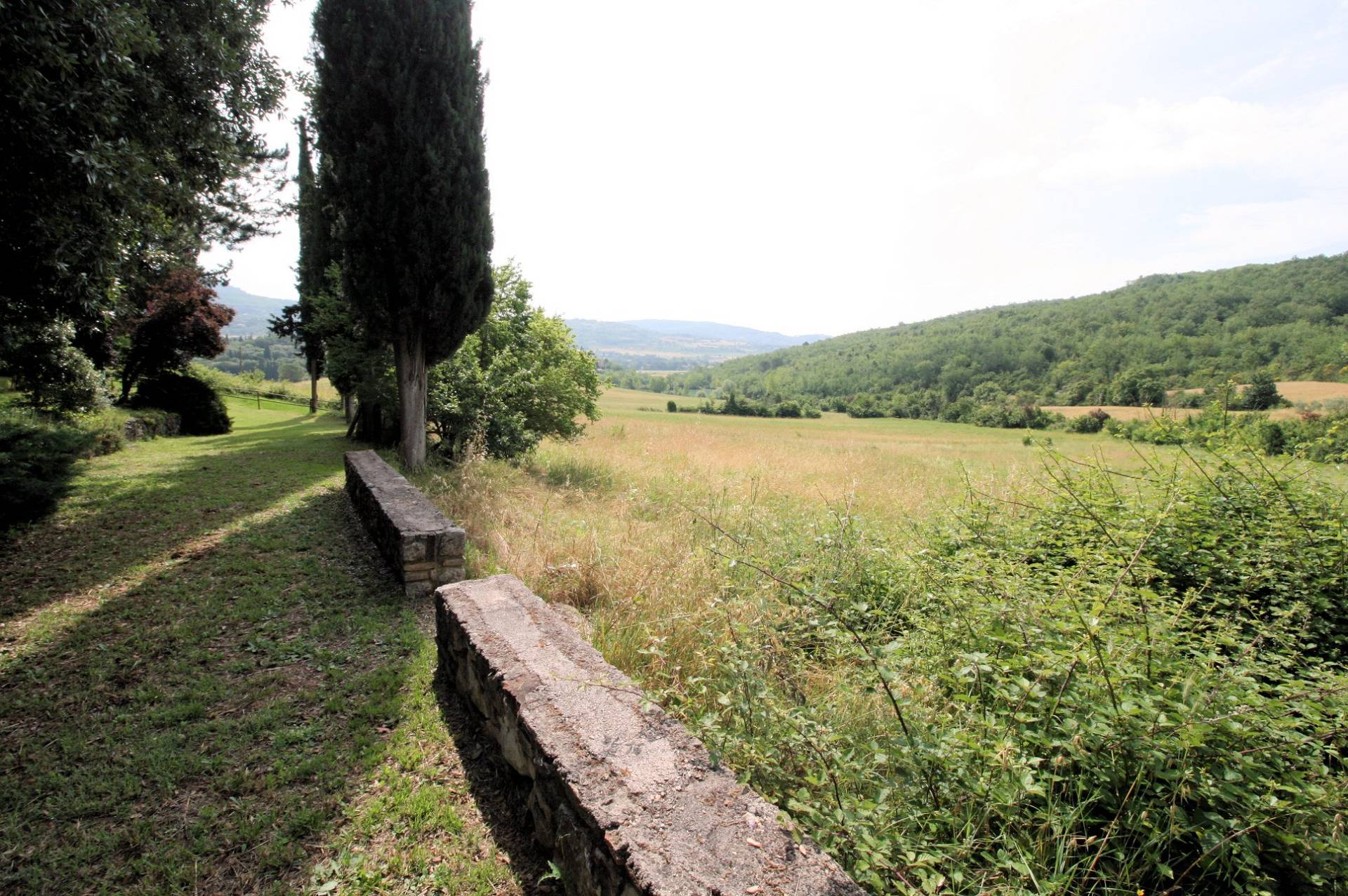 Dimora storica di ampia superficie con terreno e vista panoramica in vendita a Perugia, Colle Umbert