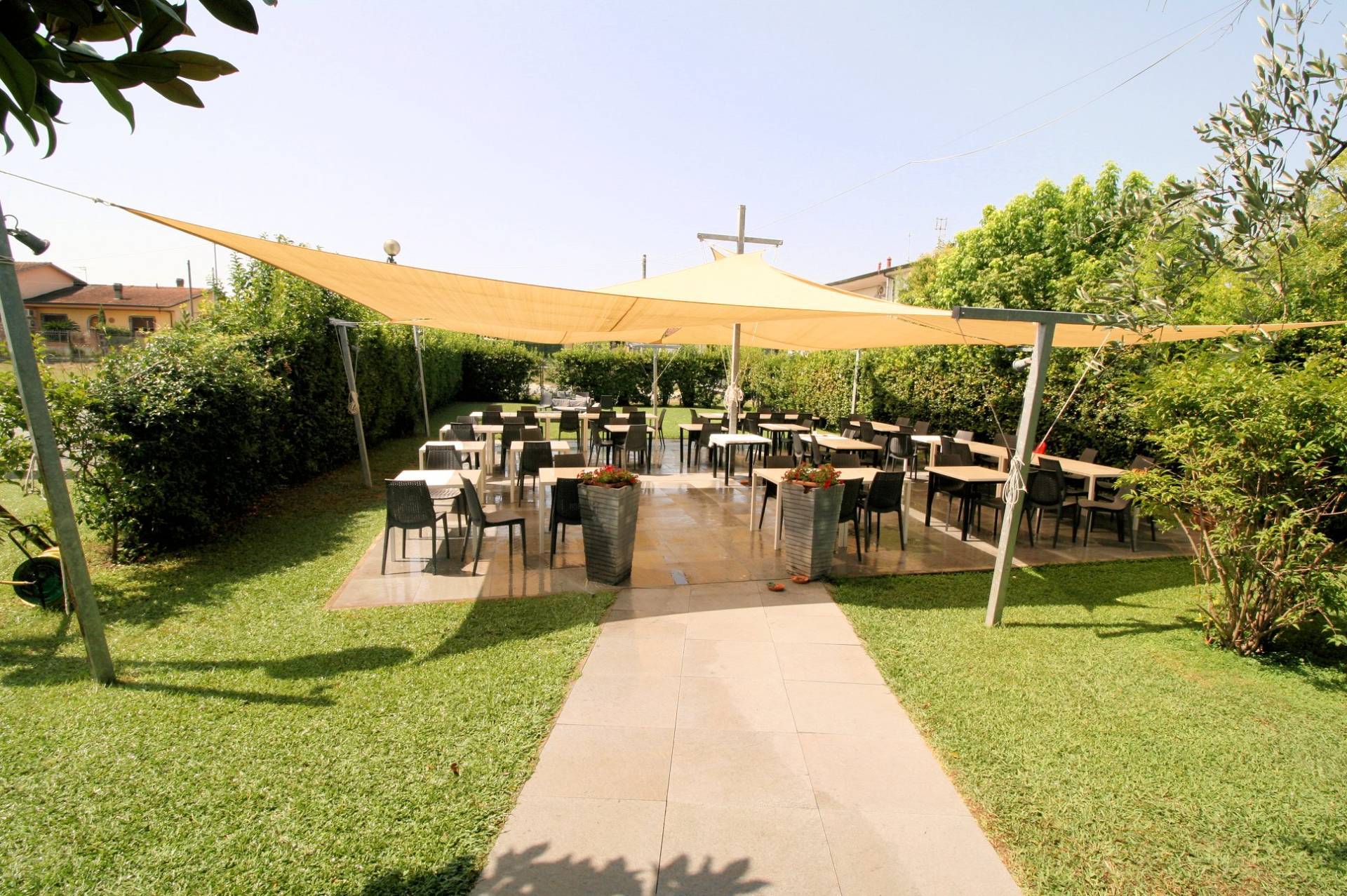 Vendita delle mura e dell'attivit di storico ristorante/pizzeria in vendita a Massa, Marina di Massa