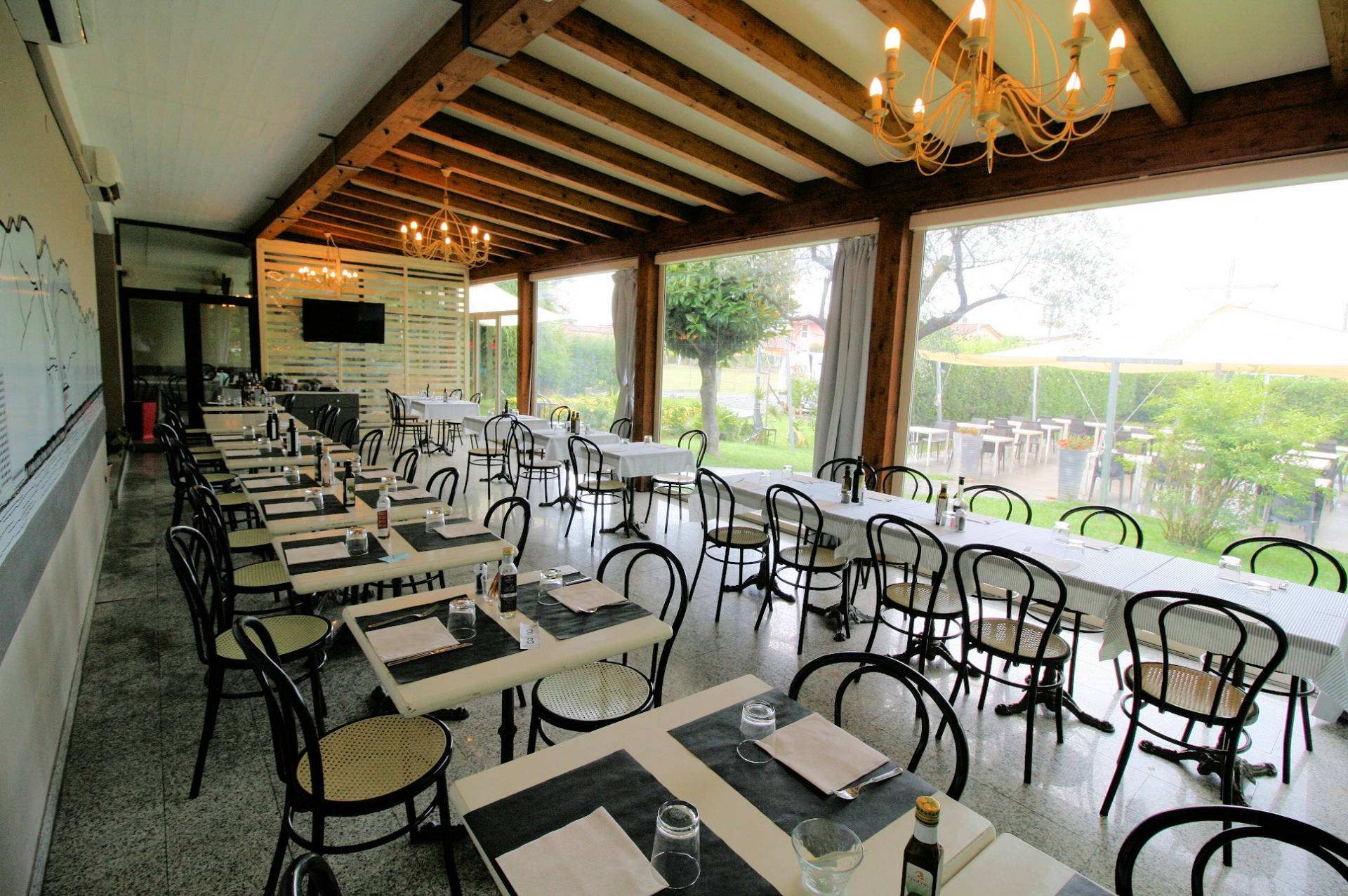 Vendita delle mura e dell'attivit di storico ristorante/pizzeria in vendita a Massa, Marina di Massa