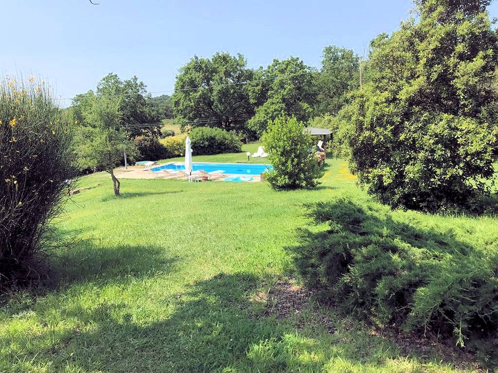 Rustico in stile Toscano con giardino e piscina in ottima posizione in vendita a Roccastrada, Sassof