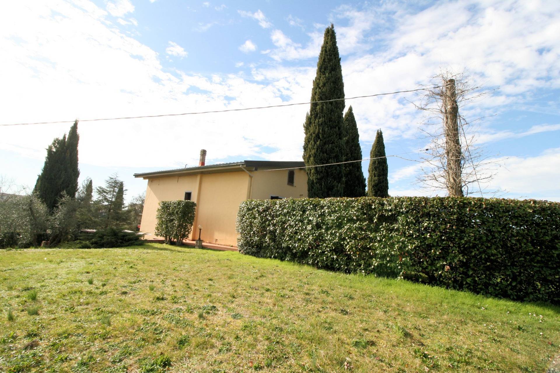 Villetta libera su quattro lati con ampio giardino in zona panoramica in vendita a Montespertoli