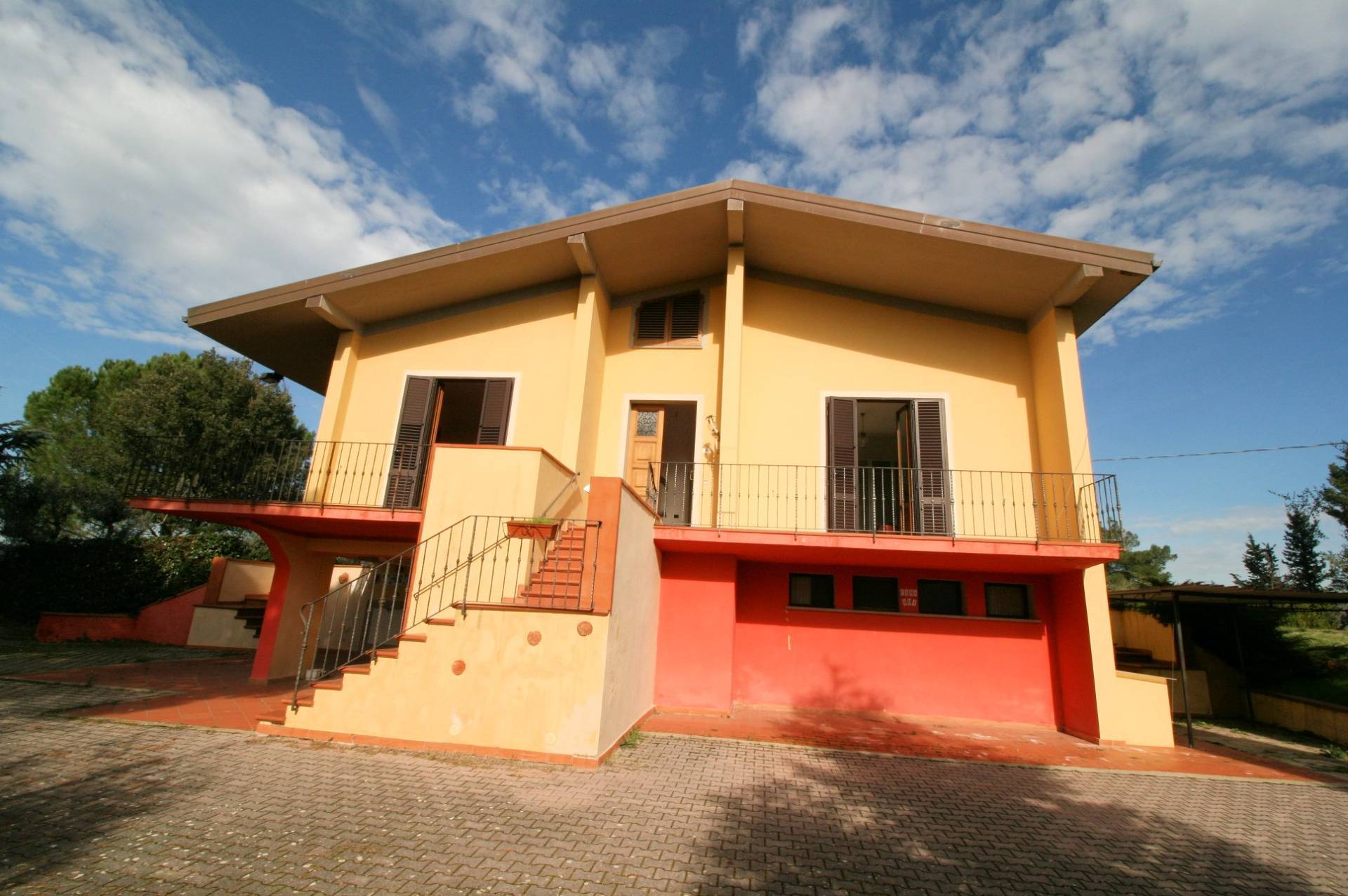 Villetta libera su quattro lati con ampio giardino in zona panoramica in vendita a Montespertoli