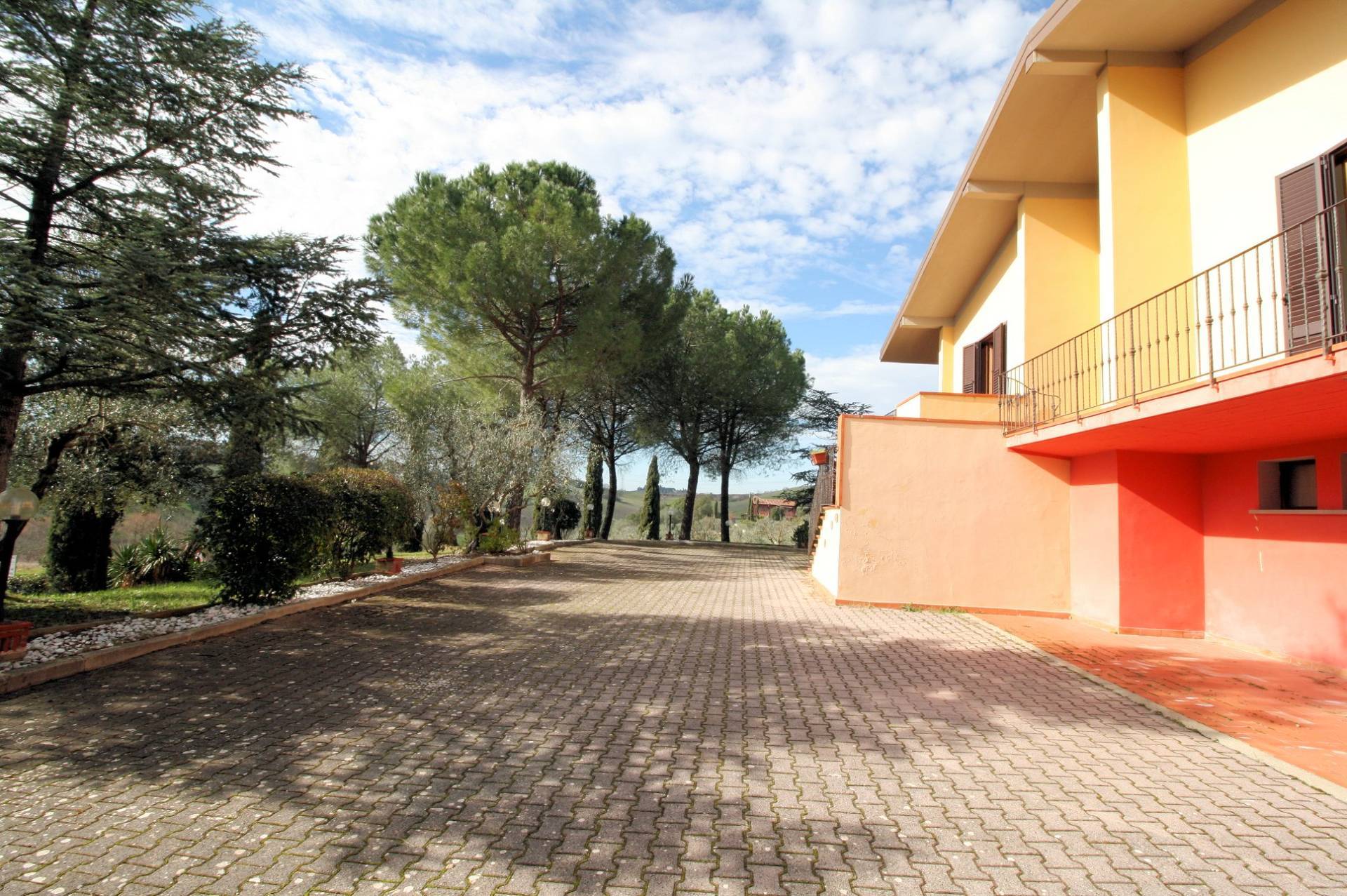 Villetta libera su quattro lati con ampio giardino in zona panoramica in vendita a Montespertoli