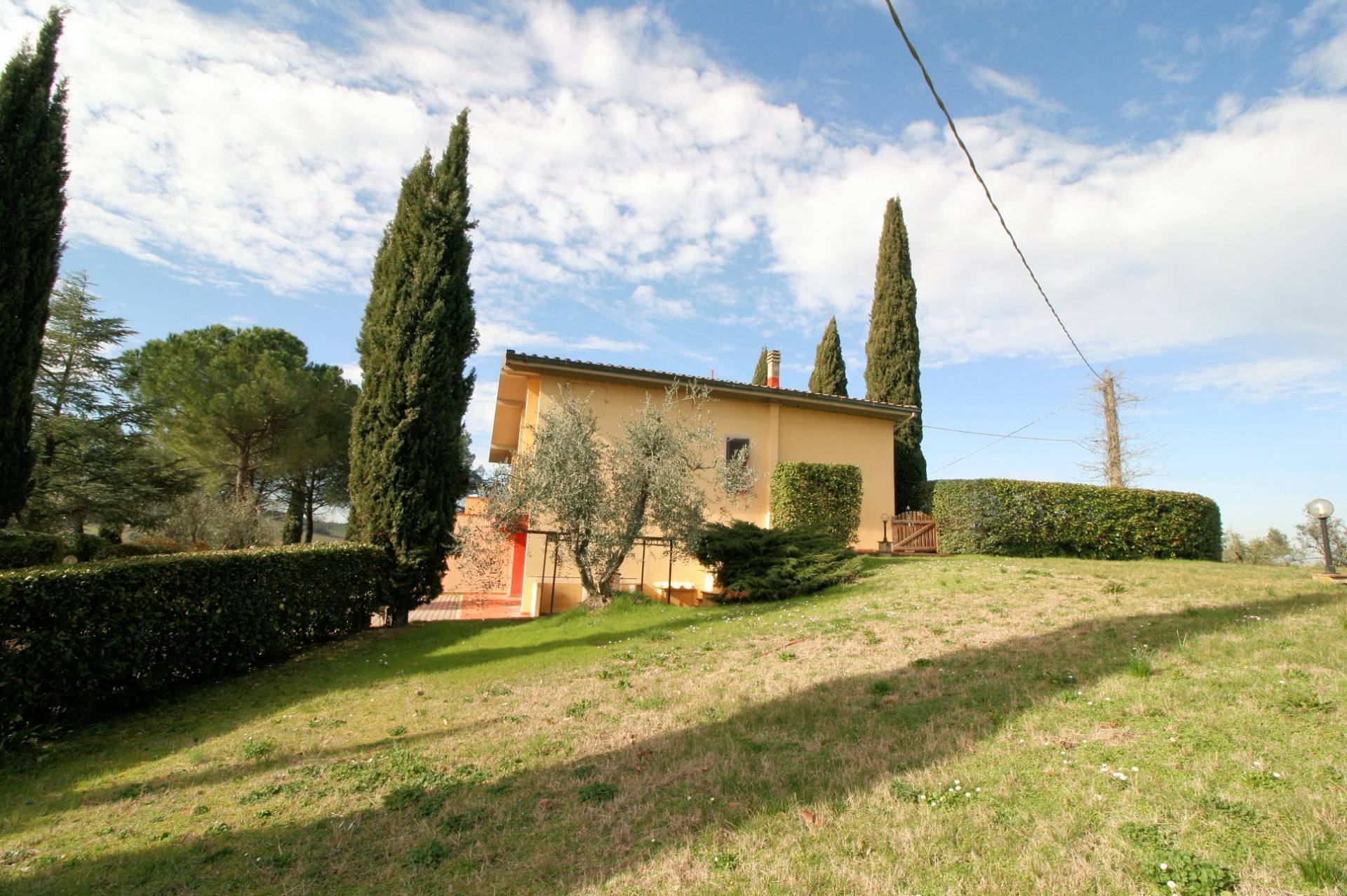Villetta libera su quattro lati con ampio giardino in zona panoramica in vendita a Montespertoli