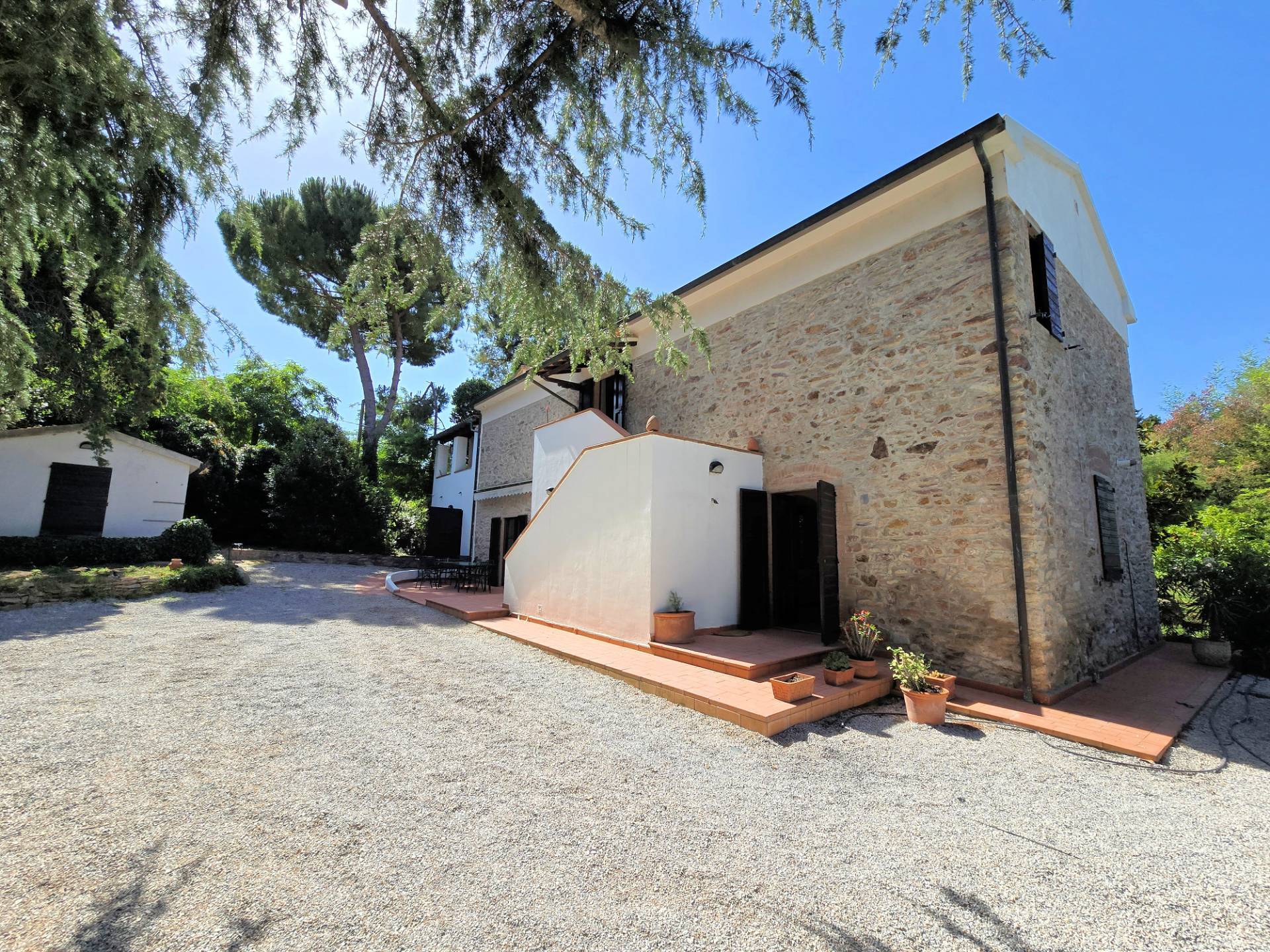 Casa indipendente in stile rustico Toscano con terreno in vendita a Campiglia Marittima, Venturina