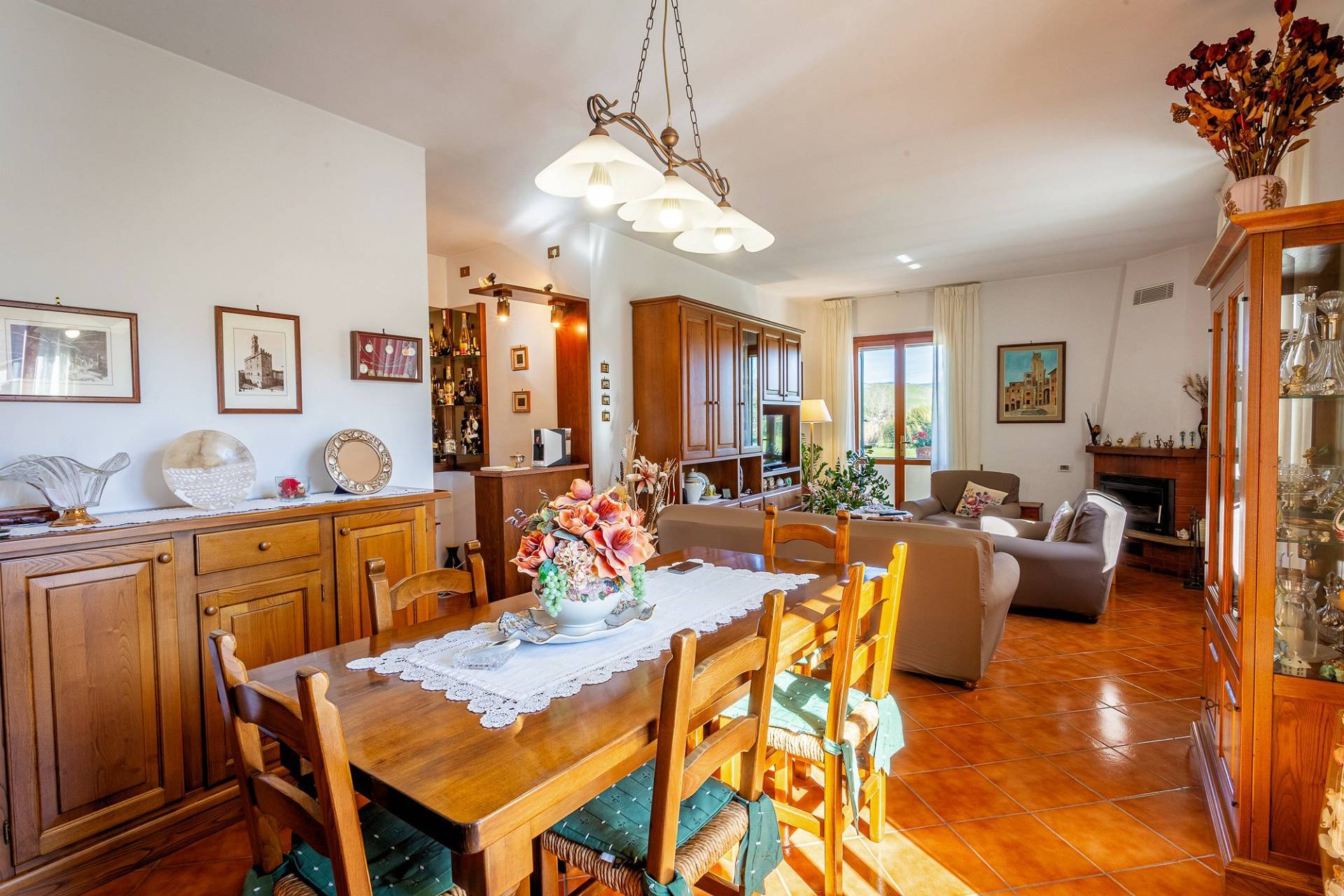 Complesso immobiliare di ampia superficie con terreno in vendita a Volterra