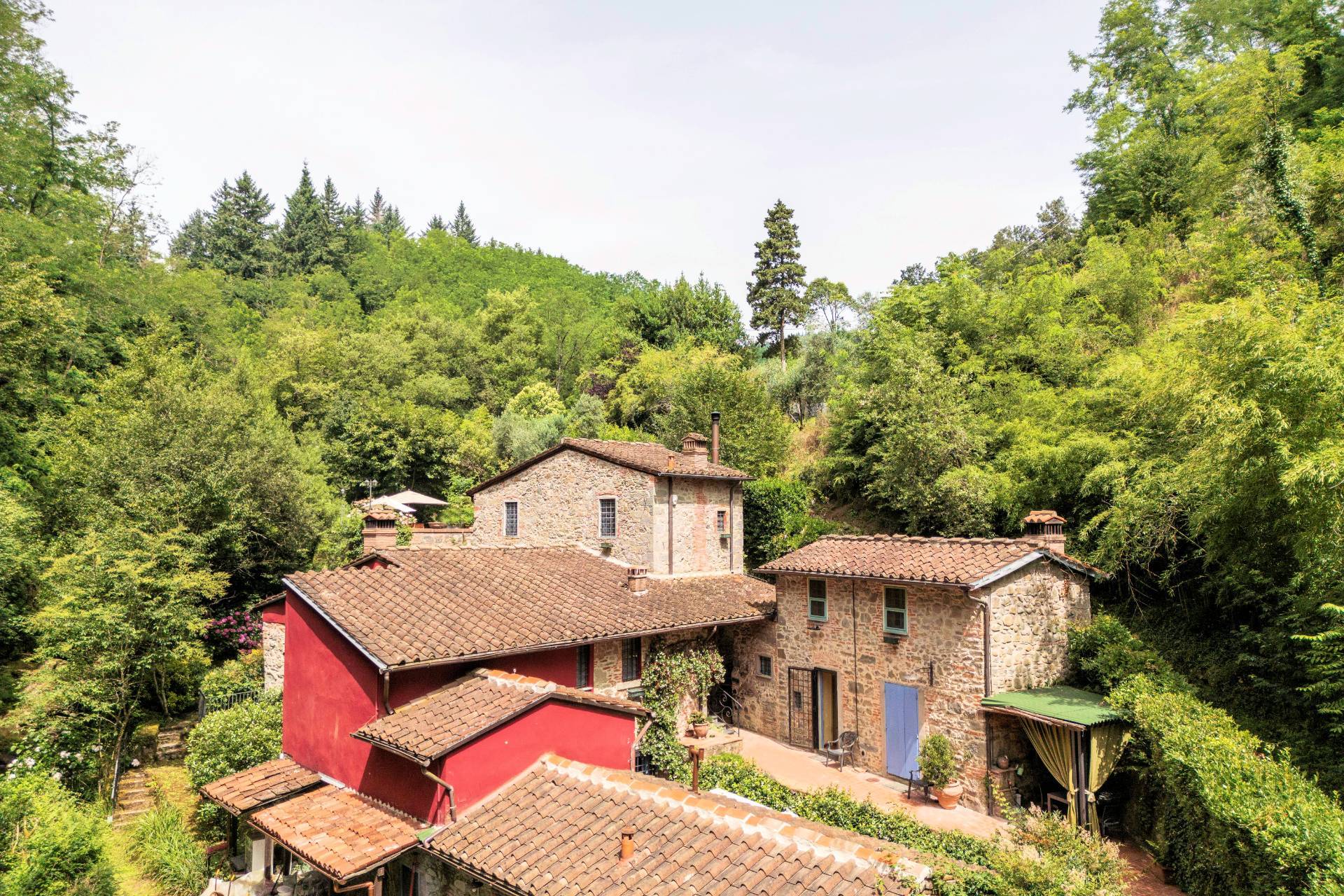 Rustico in stile Toscano con giardino e piscina in vendita a Buggiano, Colle