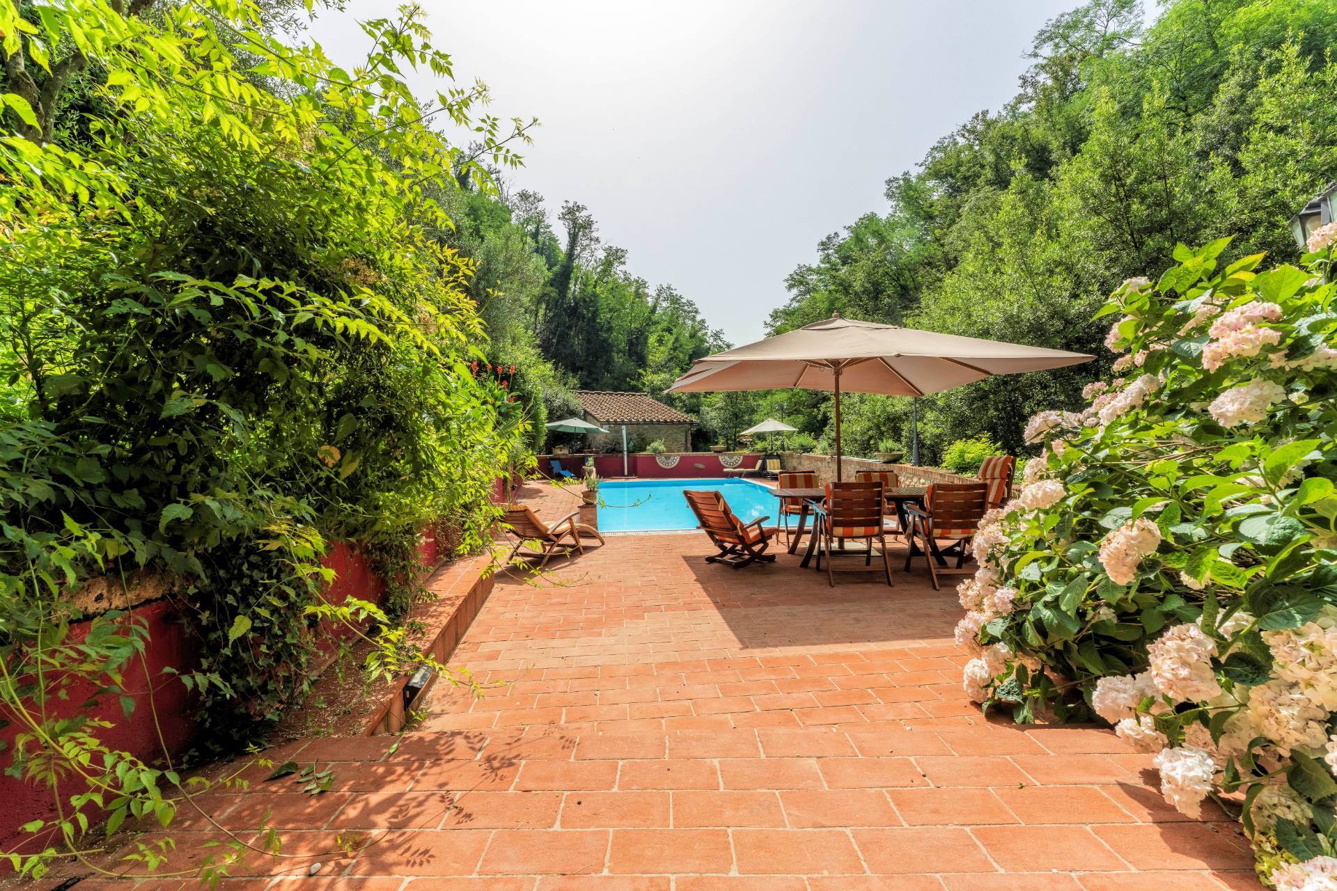 Rustico in stile Toscano con giardino e piscina in vendita a Buggiano, Colle