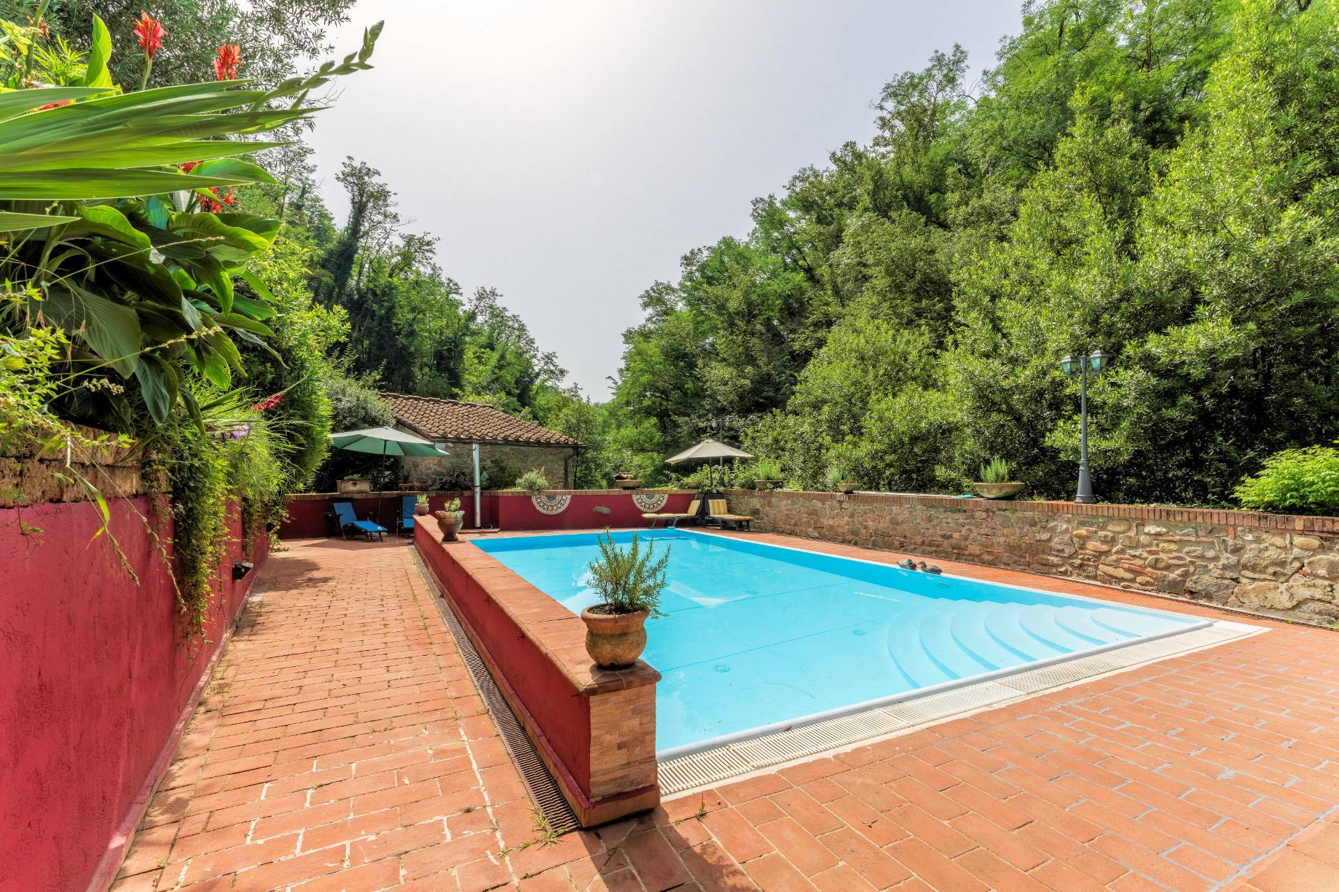 Rustico in stile Toscano con giardino e piscina in vendita a Buggiano, Colle
