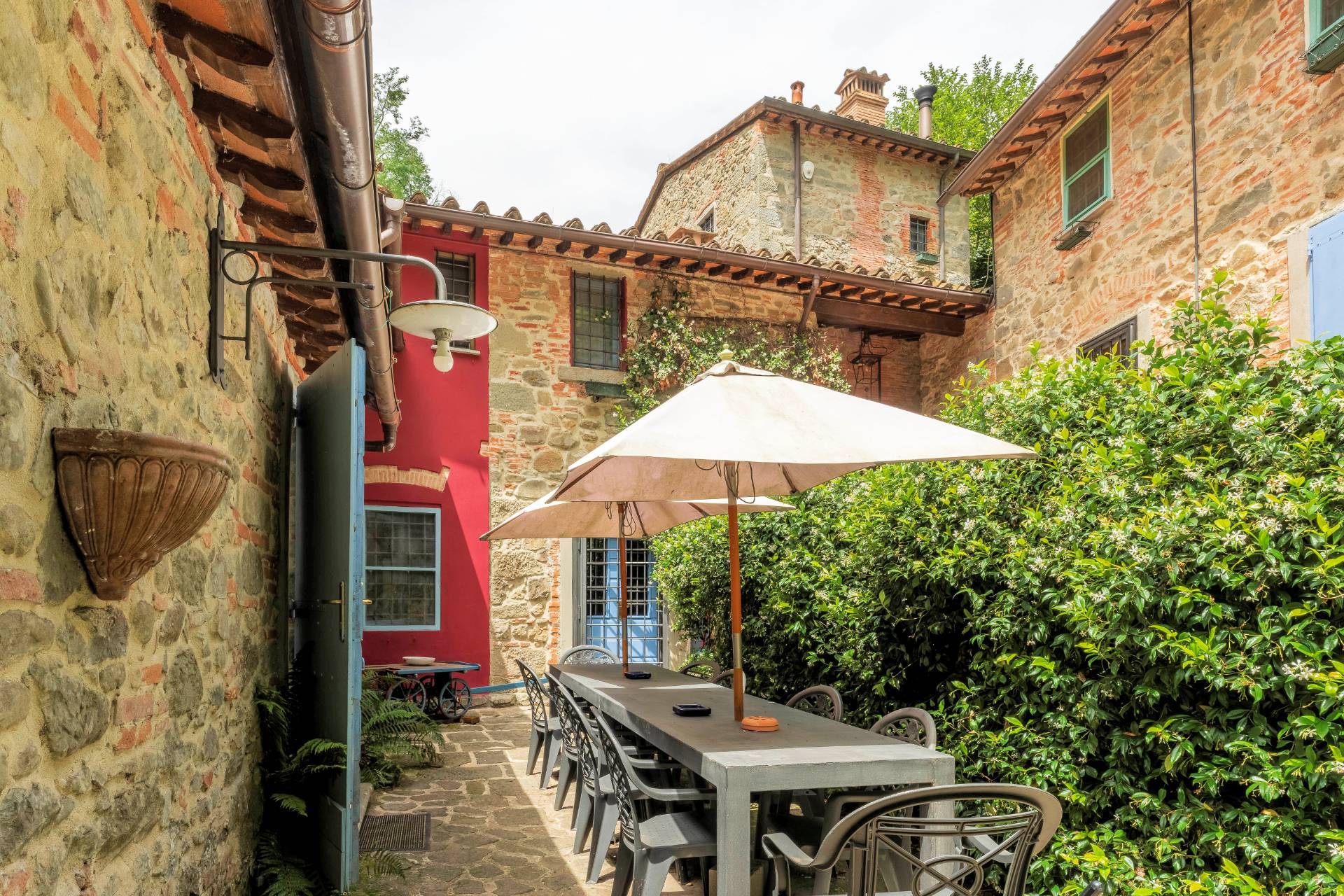 Rustico in stile Toscano con giardino e piscina in vendita a Buggiano, Colle