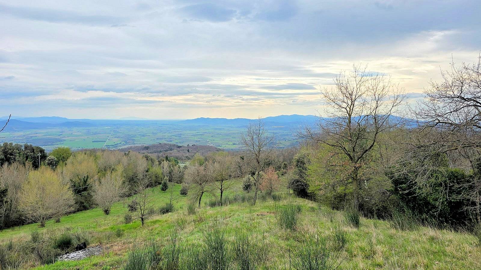 Rustico da ristrutturare con possibilit di ampliamento con vista panoramica fino al mare in vendita 