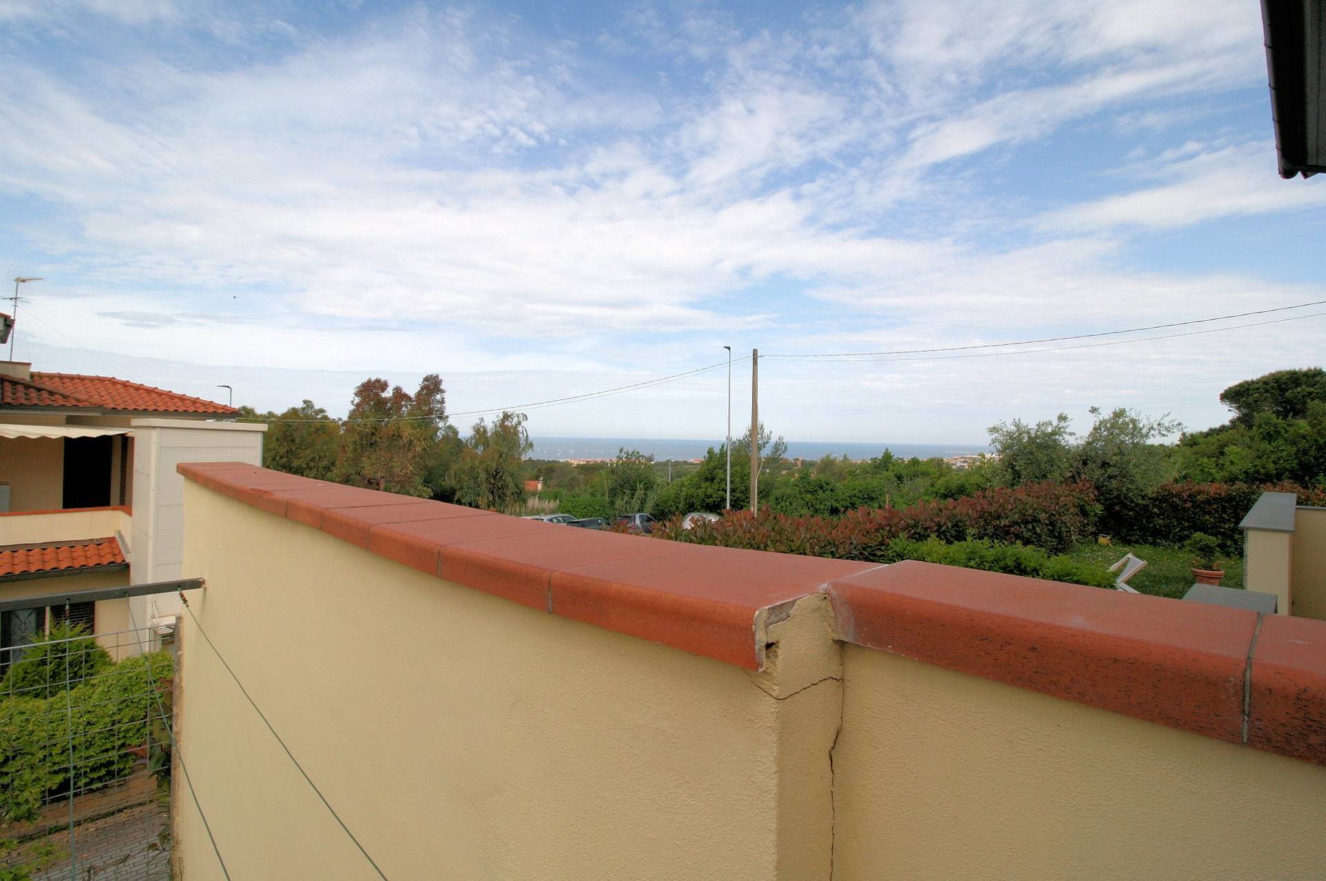 Villetta libera su tre lati in posizione collinare con piscina e vista mare in vendita a Livorno, Mo