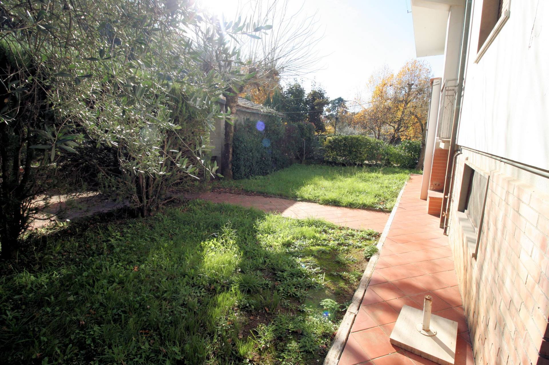 Villa unifamiliare di ampia superficie vicina al centro storico in vendita a Pietrasanta, Centro Sto