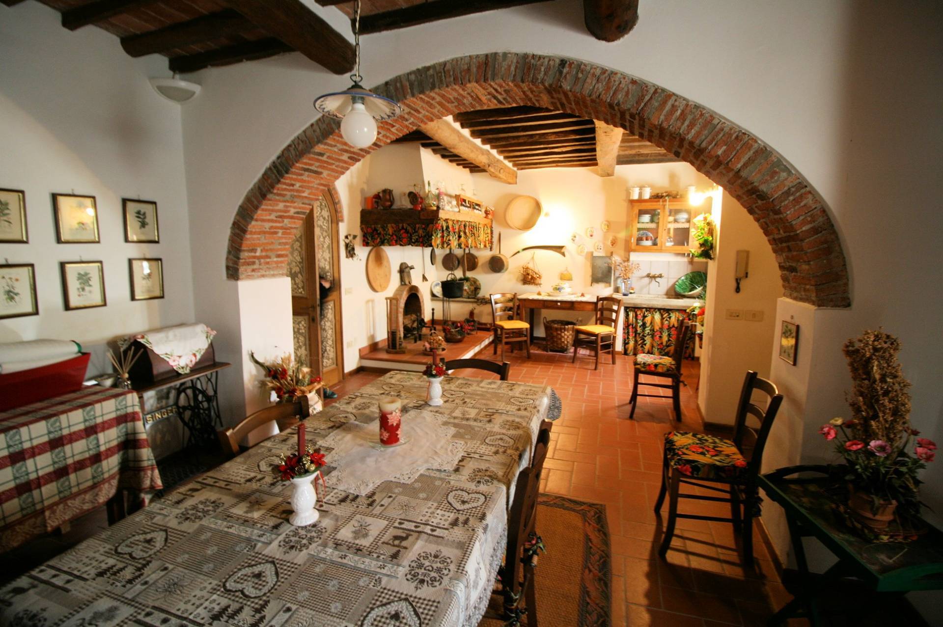 Rustico in stile Toscano con terreno e vista panoramica in vendita a Serravalle Pistoiese