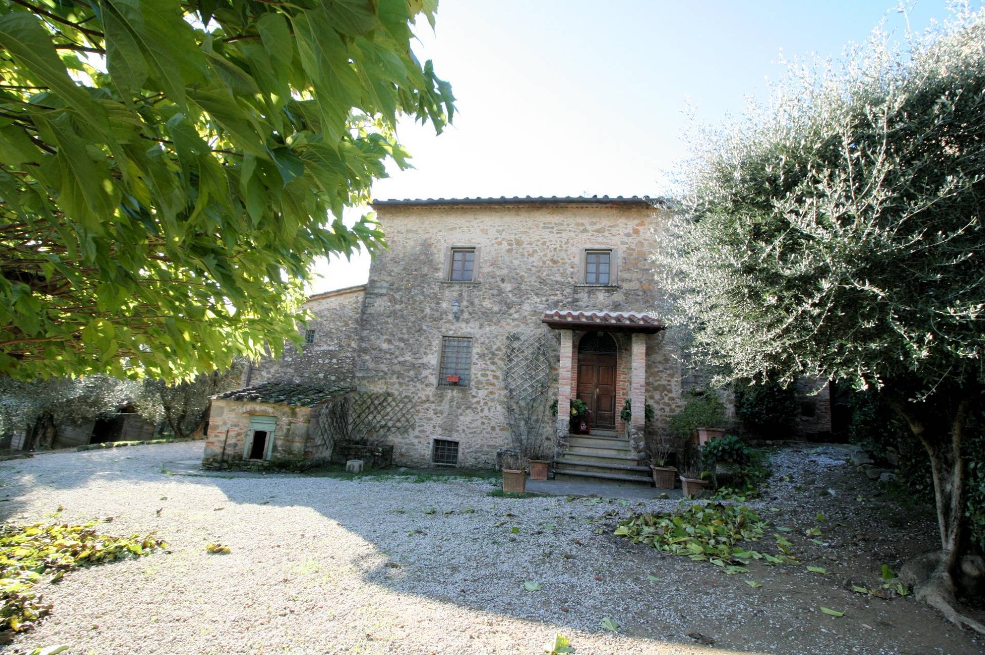 Rustico in stile Toscano con terreno e vista panoramica in vendita a Serravalle Pistoiese