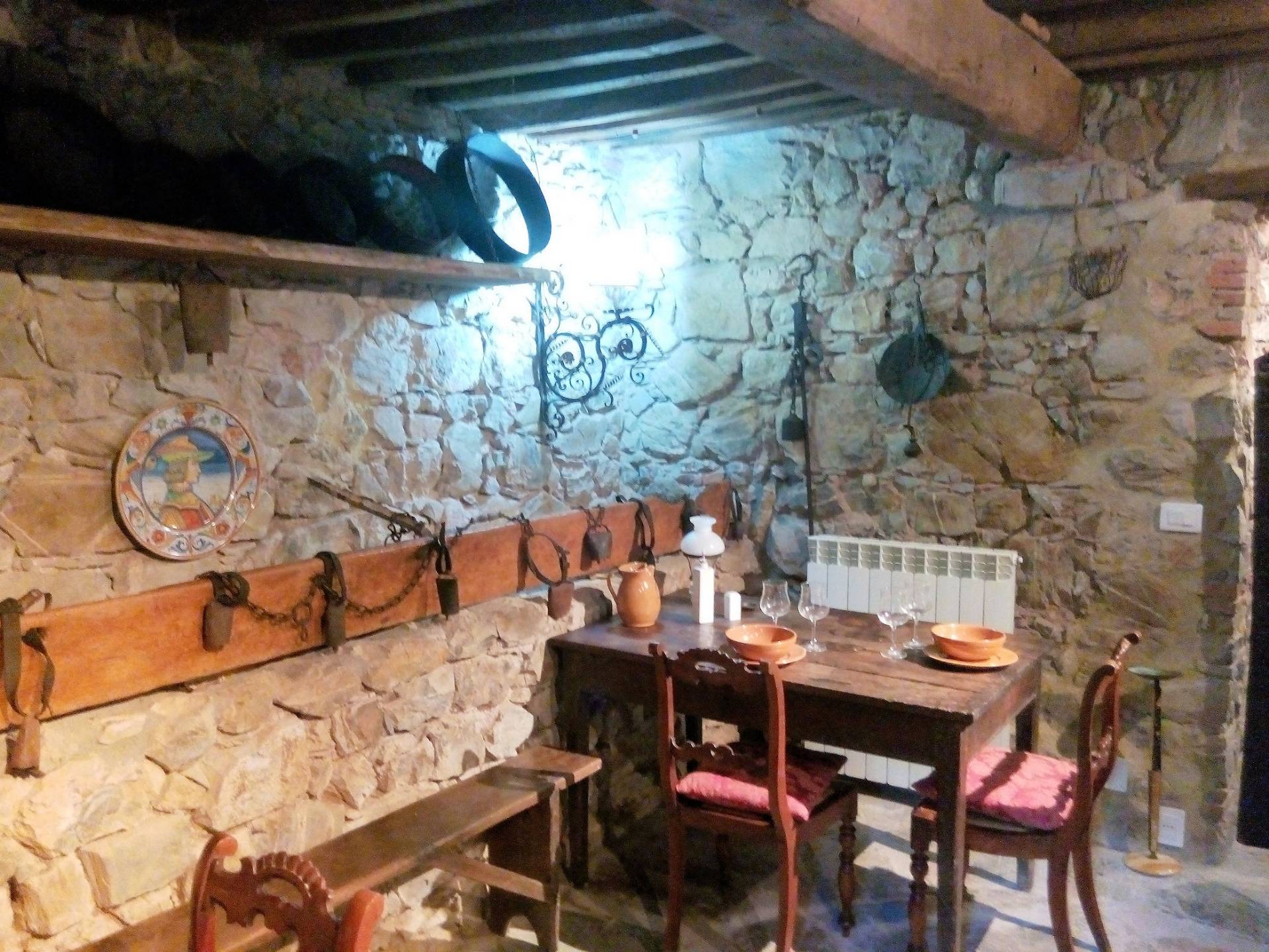 Complesso immobliare di prestigio con ampio parco in zona panoramica in vendita a Roccastrada, Monte