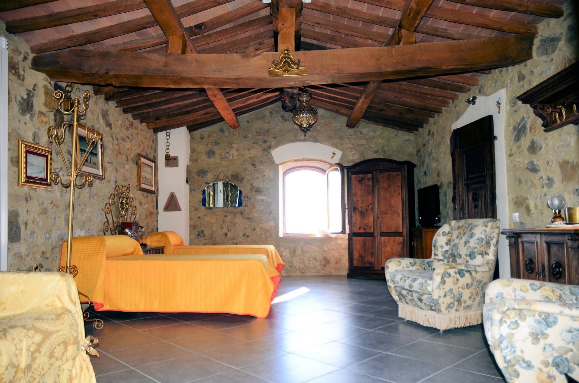 Complesso immobliare di prestigio con ampio parco in zona panoramica in vendita a Roccastrada, Monte