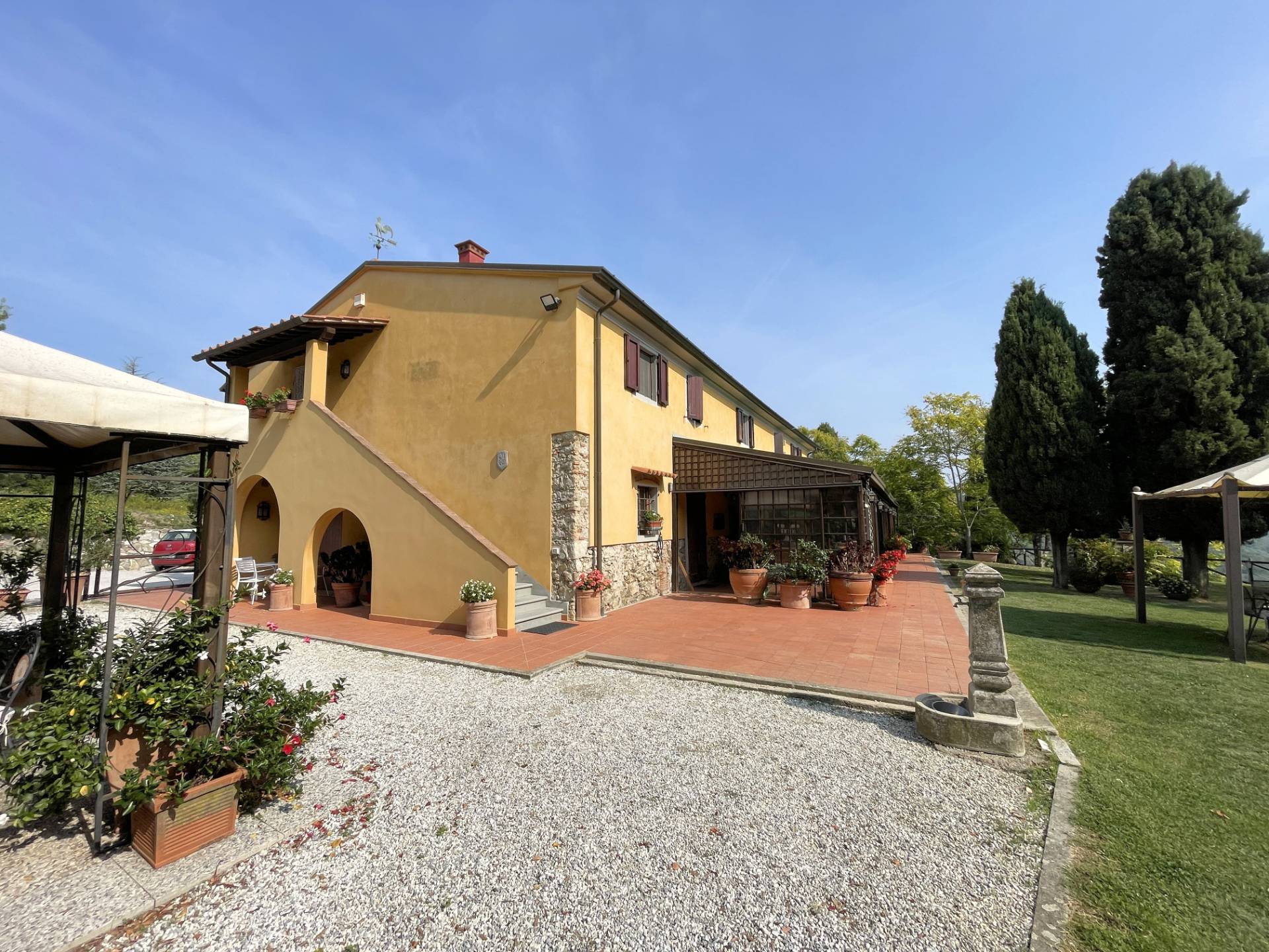 Agriturismo con ampio terreno con vista panoramica in vendita a Vecchiano