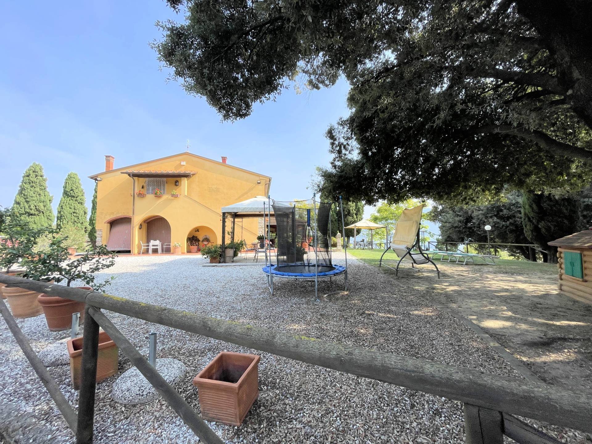 Agriturismo con ampio terreno con vista panoramica in vendita a Vecchiano