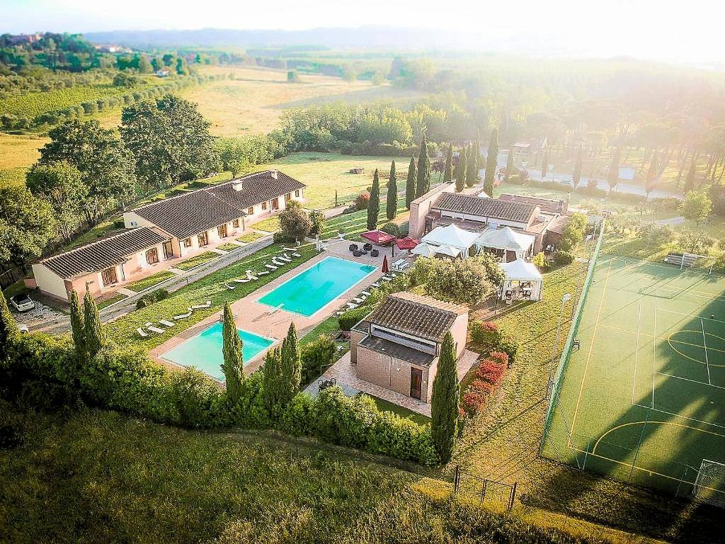 Complesso turistico ricettivo di ampia superficie in ottima posizione in vendita a Ponsacco